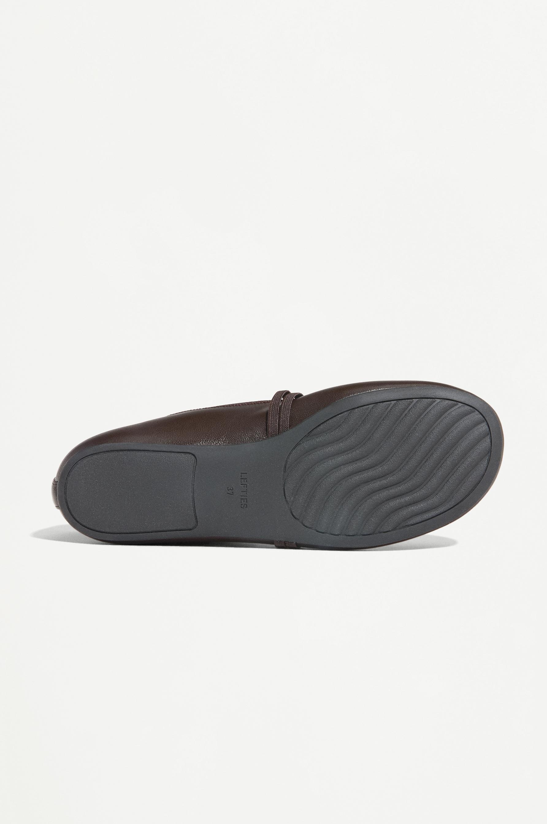 Barefoot ballerina flat — BROWN