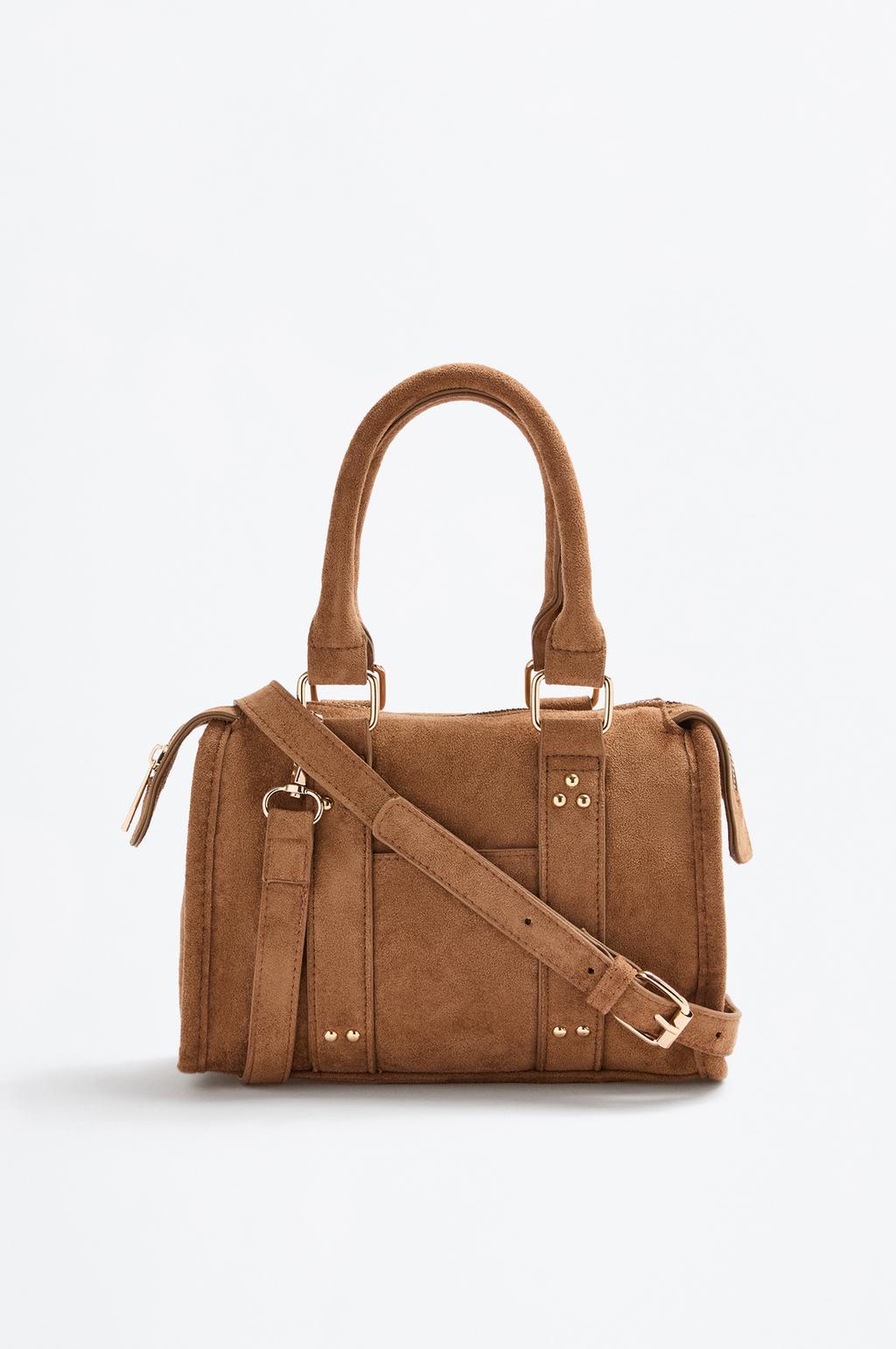 Bolsa pequena com tachas efeito de camurça