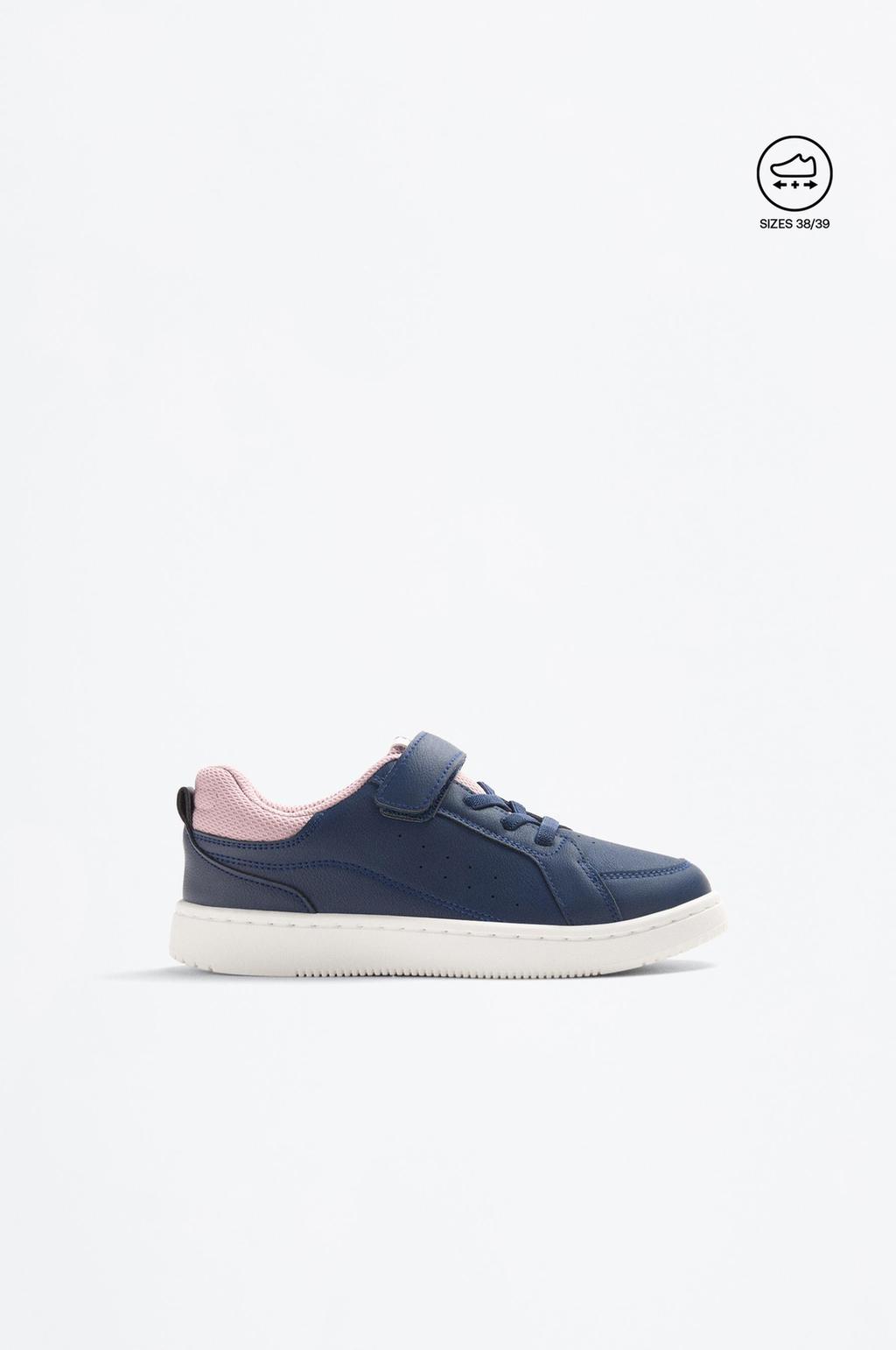 Retro athletic shoe