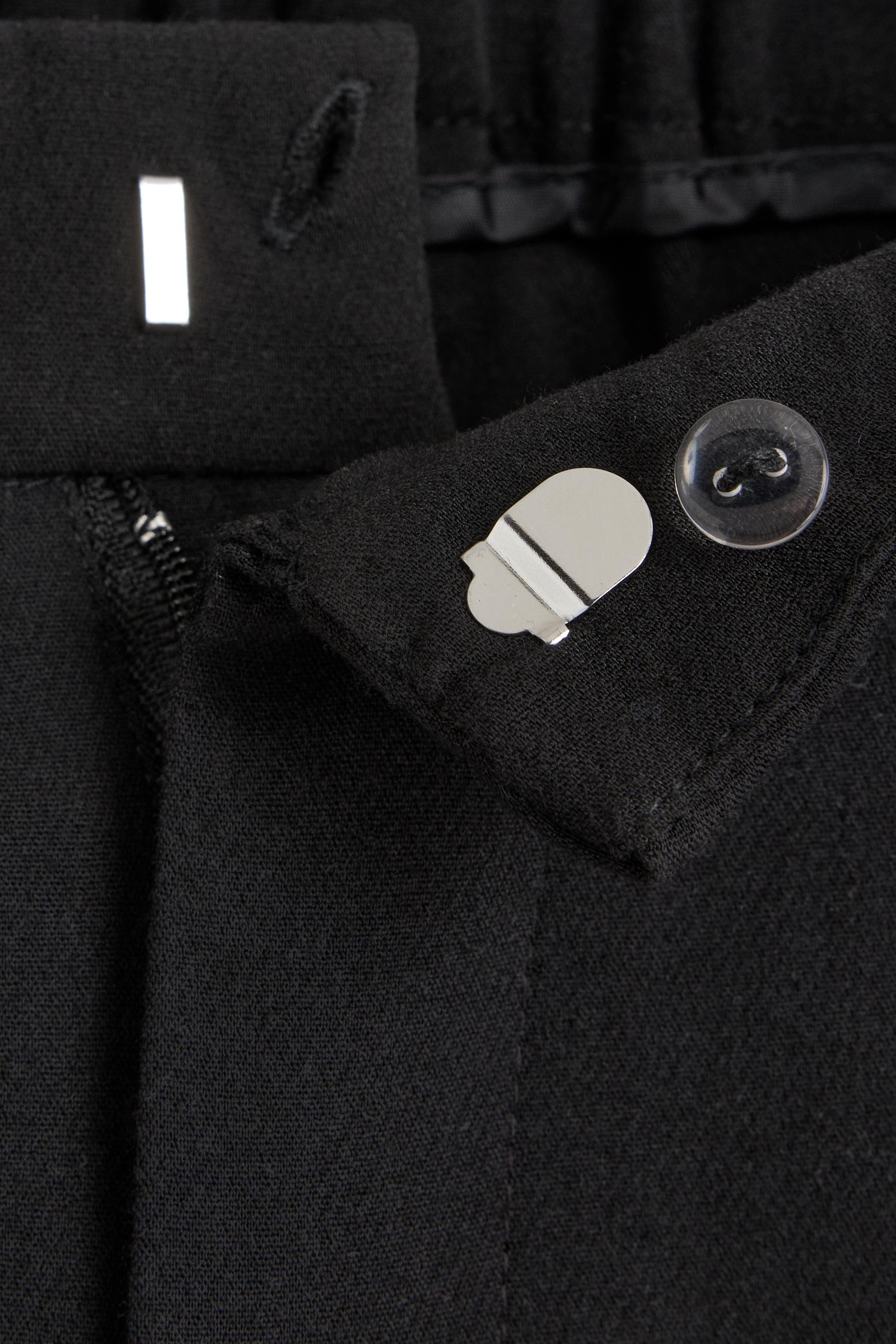 Carrot fit dress trousers — BLACK