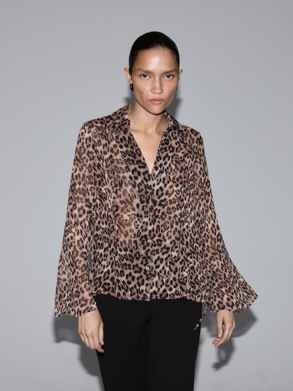 Camicia con collo a serafino semitrasparente