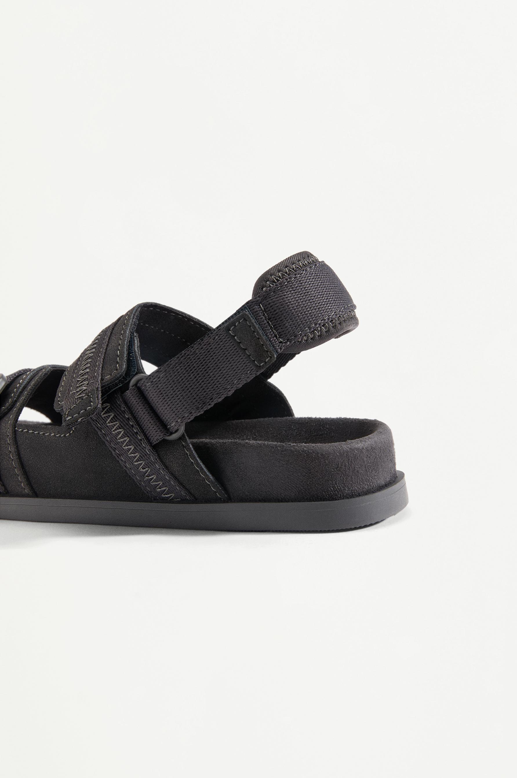 COMFORT SANDAL — BLACK