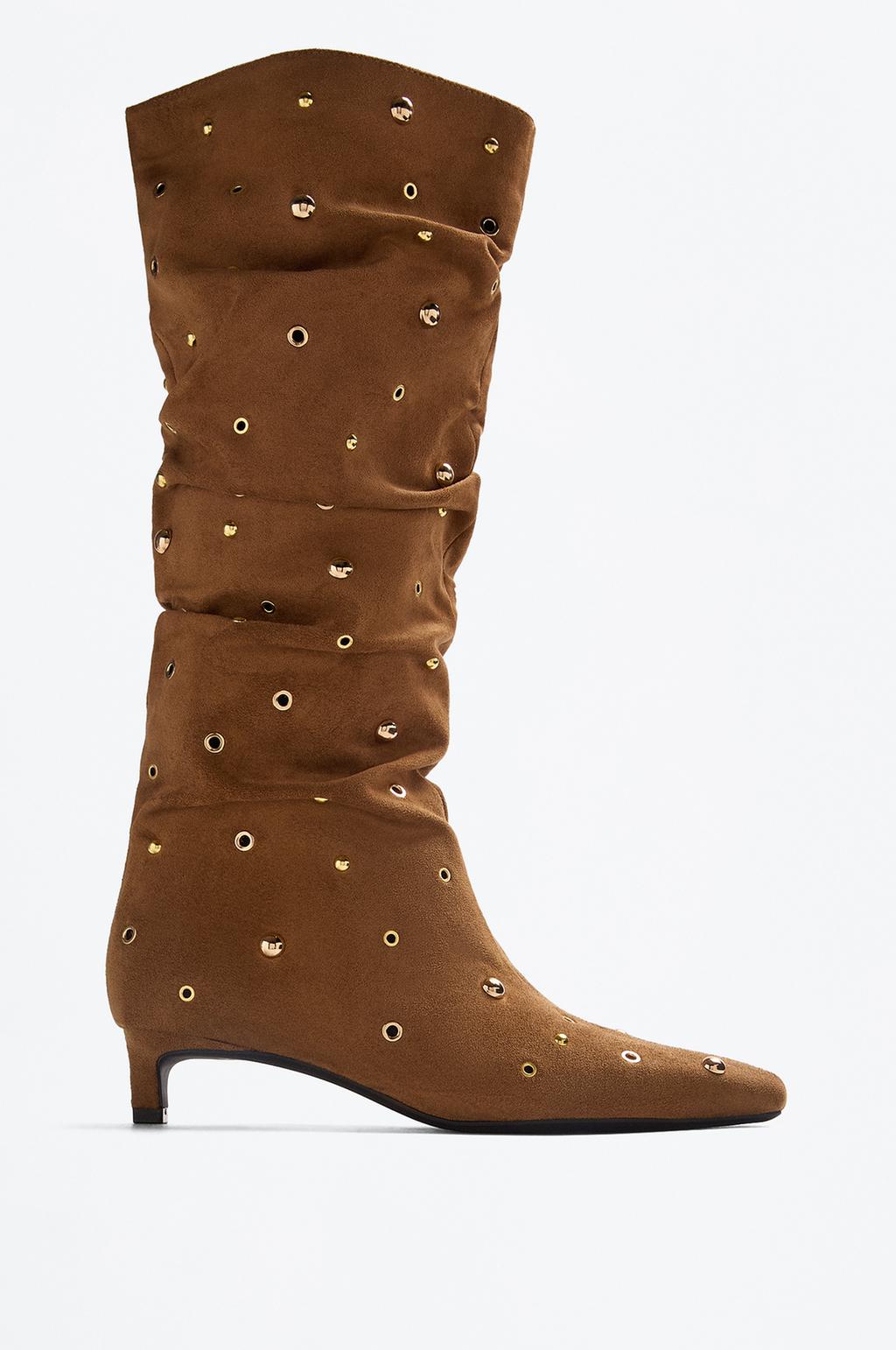 Bota tacón tachas