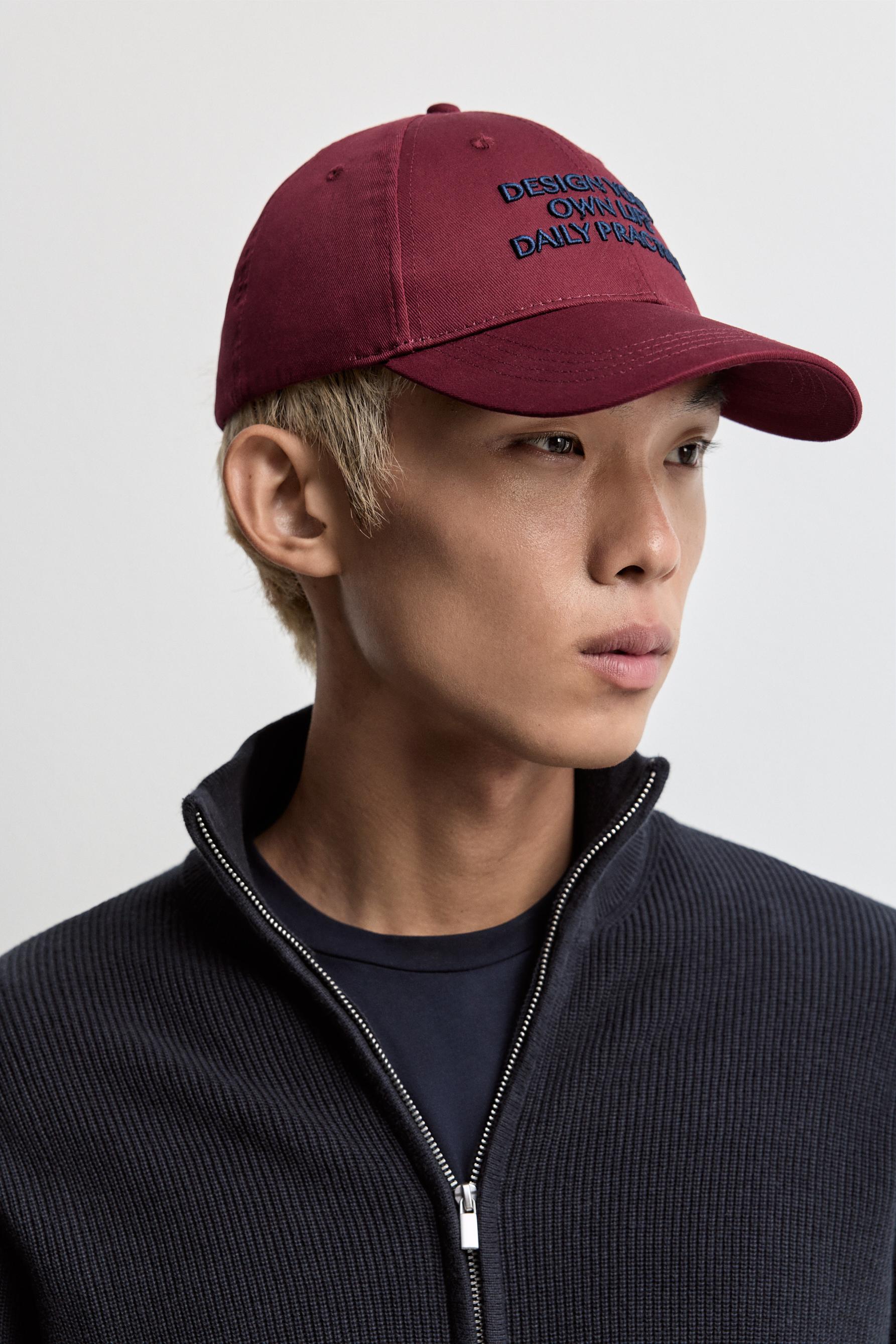 Slogan embroidery cap — BURGUNDY