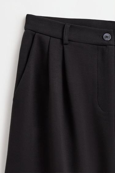 Flowing Bermuda shorts with pleats — BLACK 7