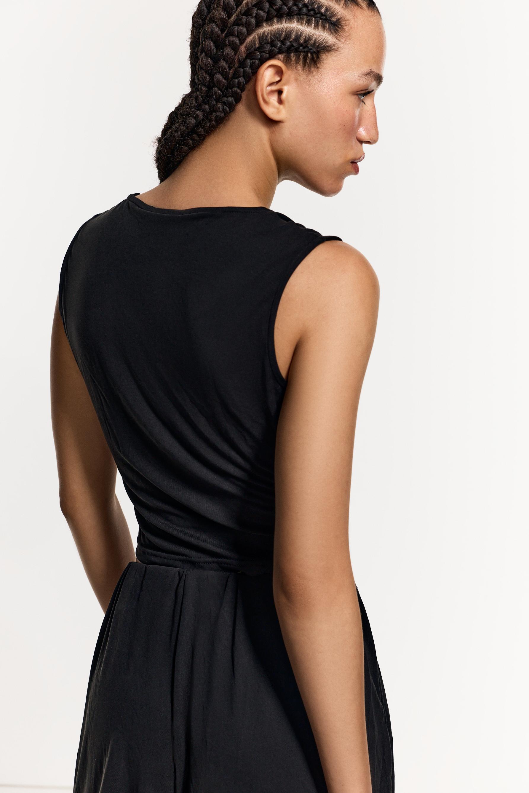 Crossover sports top — BLACK