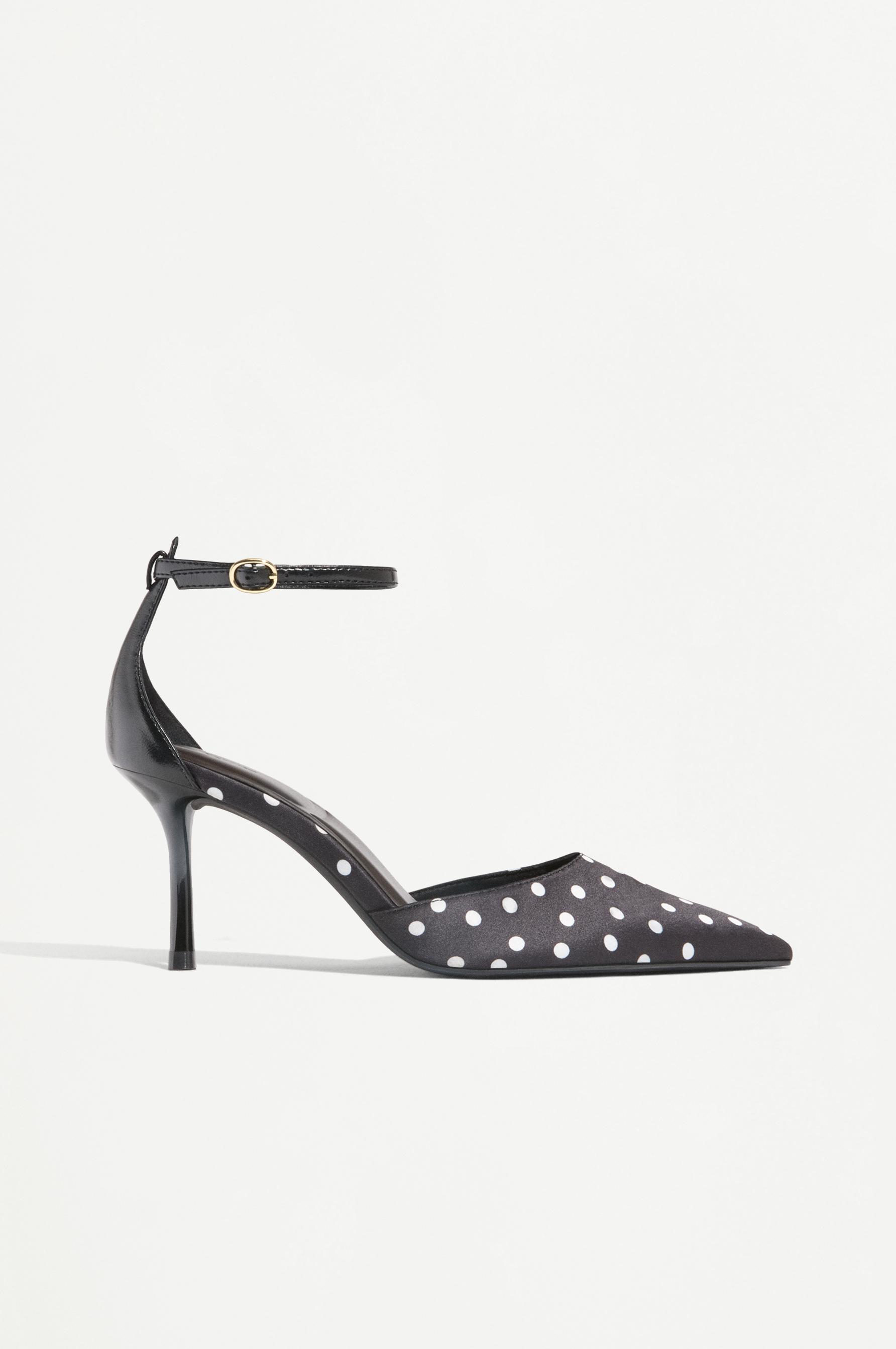 Zapato tacón lunares
