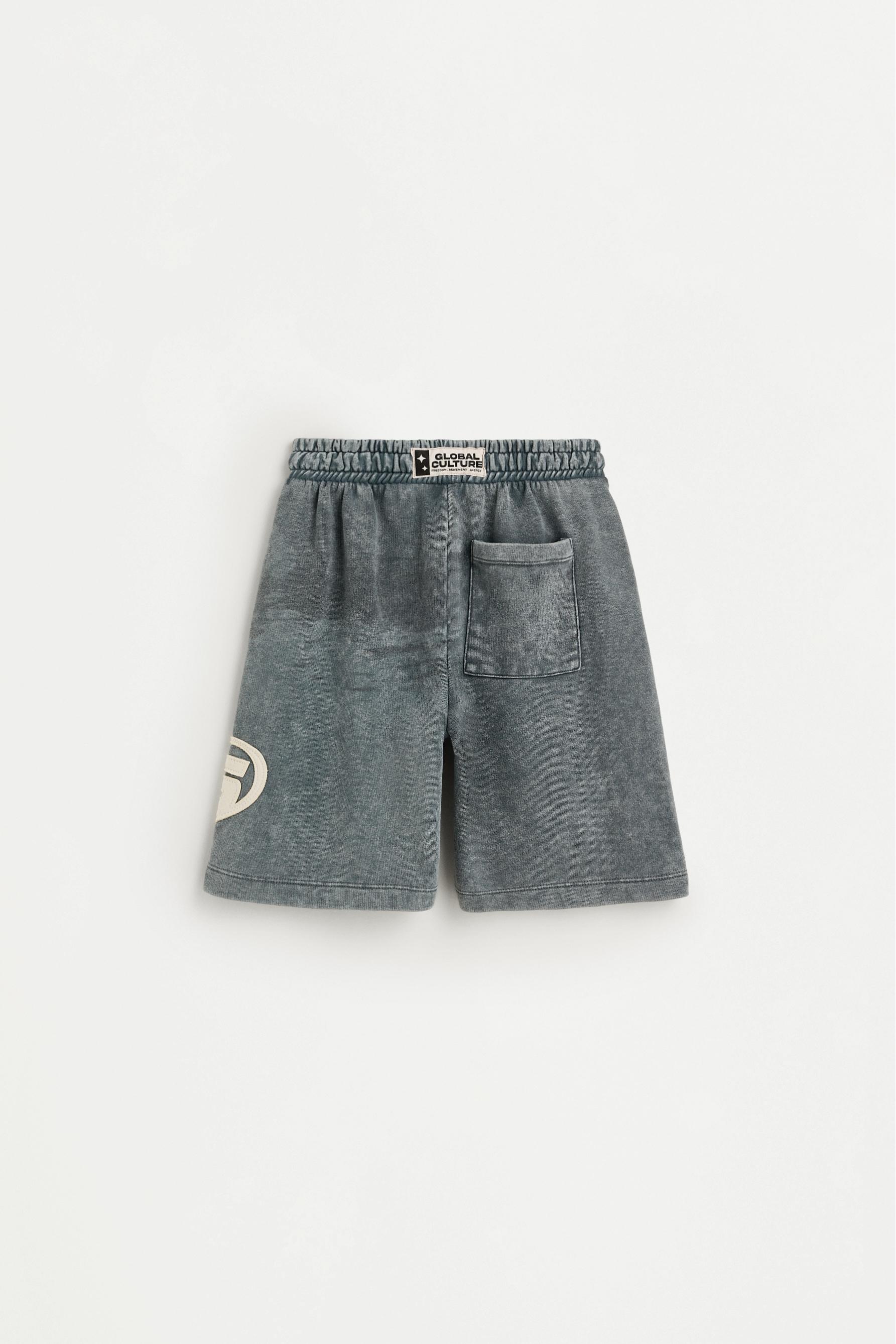 Plush Bermuda shorts with patch — BLUE GREY