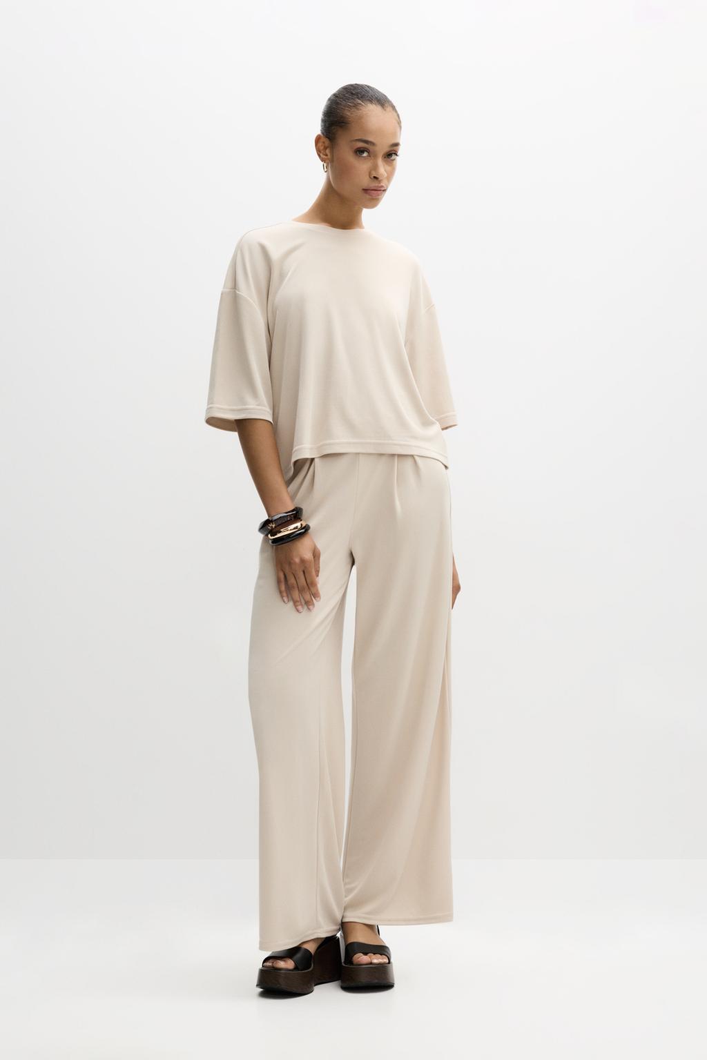 Pantalón pliegues fluido