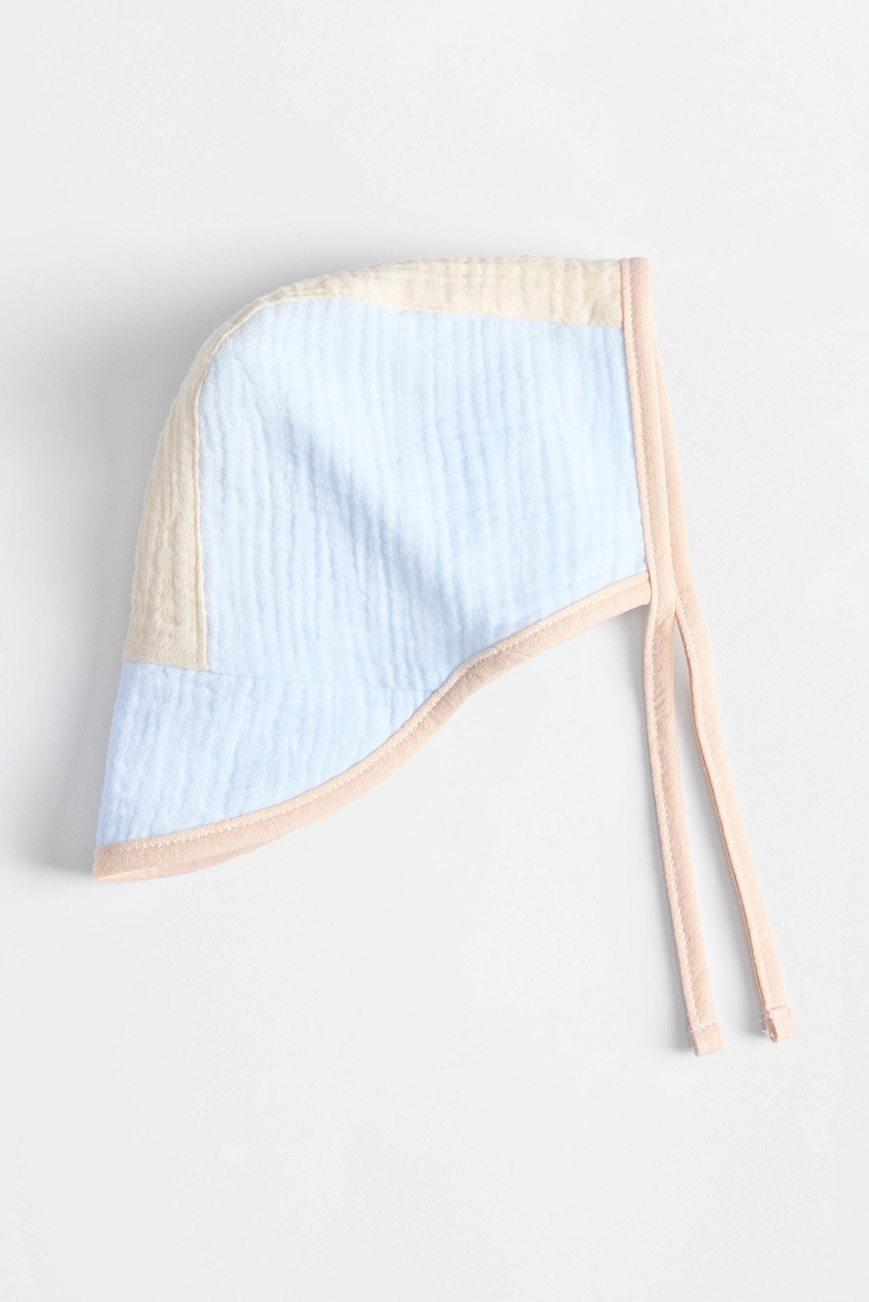 Color block textured bonnet — WHITE/SKY BLUE