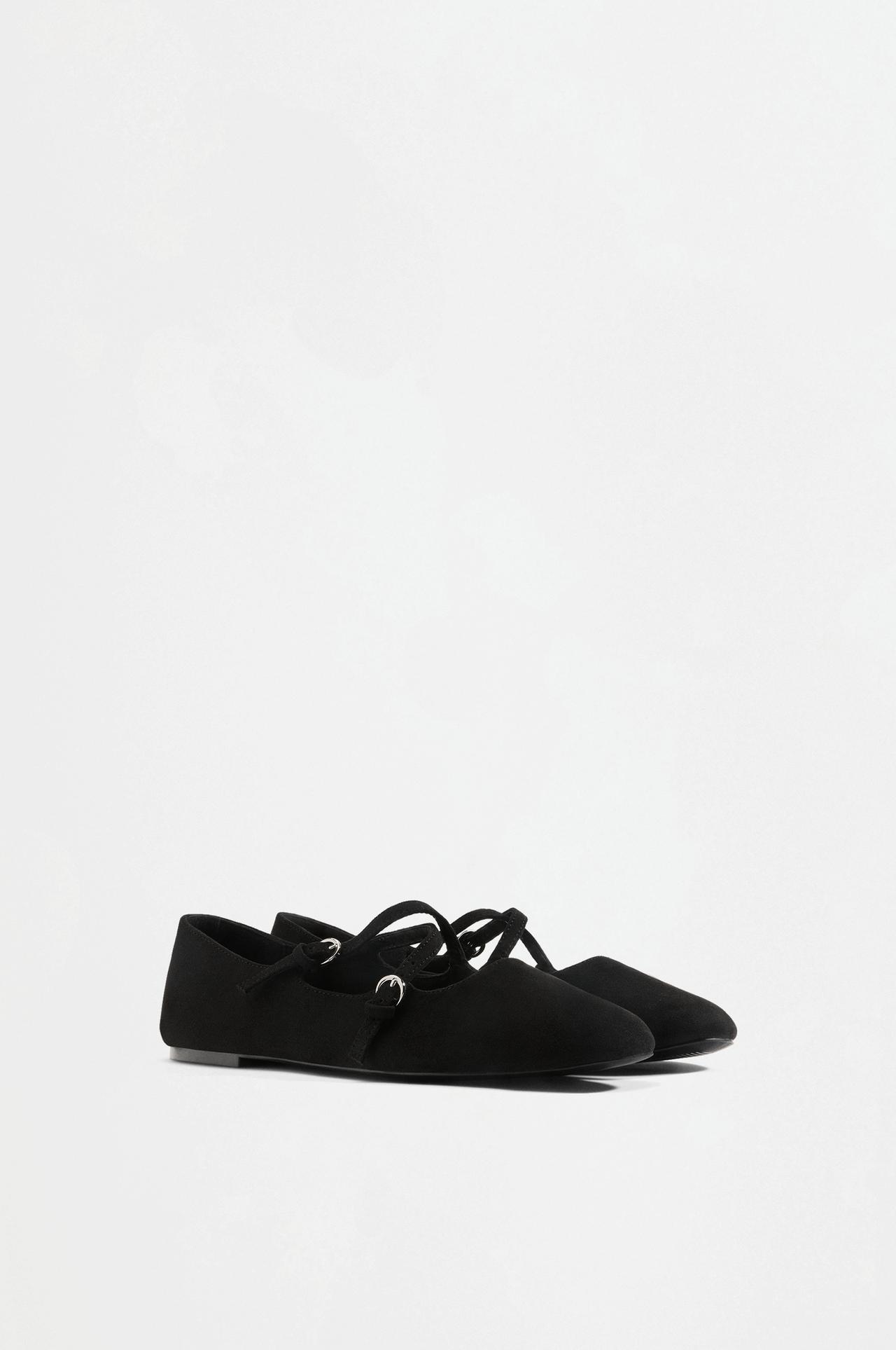 Cross-strap ballet flat — BLACK