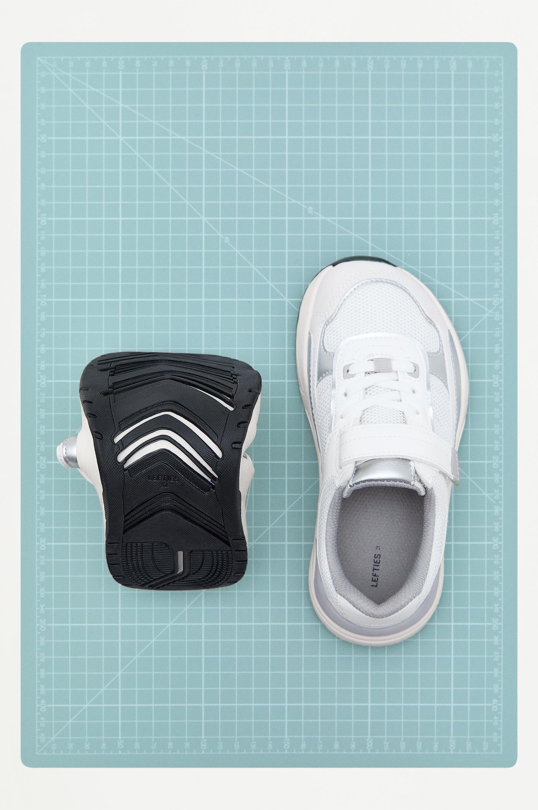 CASUAL BAREFOOT SPORTS SHOES — WHITE