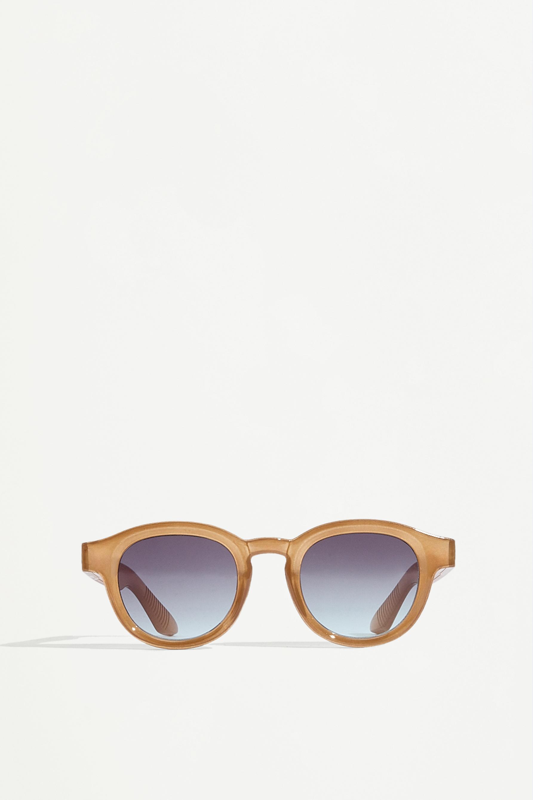 Basic glasses — CARAMEL (alternate view)