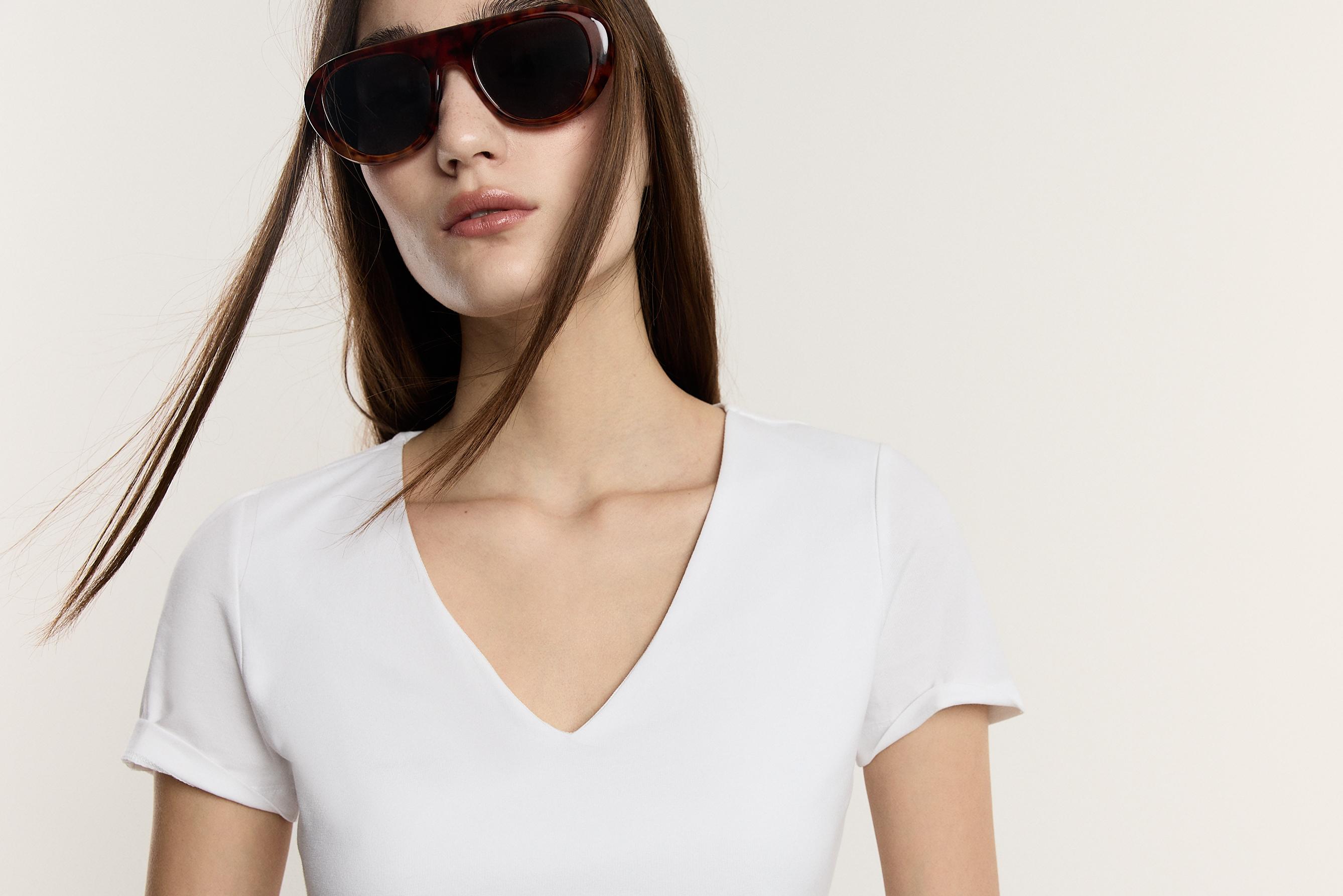 V-neck T-shirt — WHITE