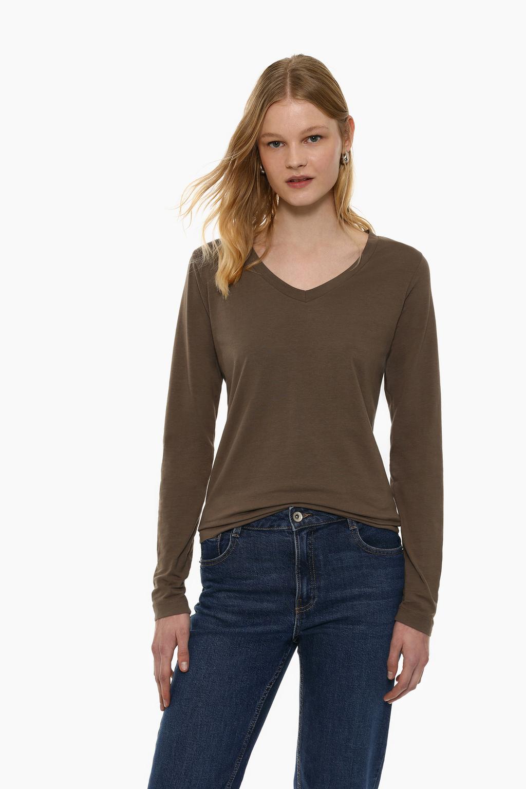 Long sleeve t-shirt