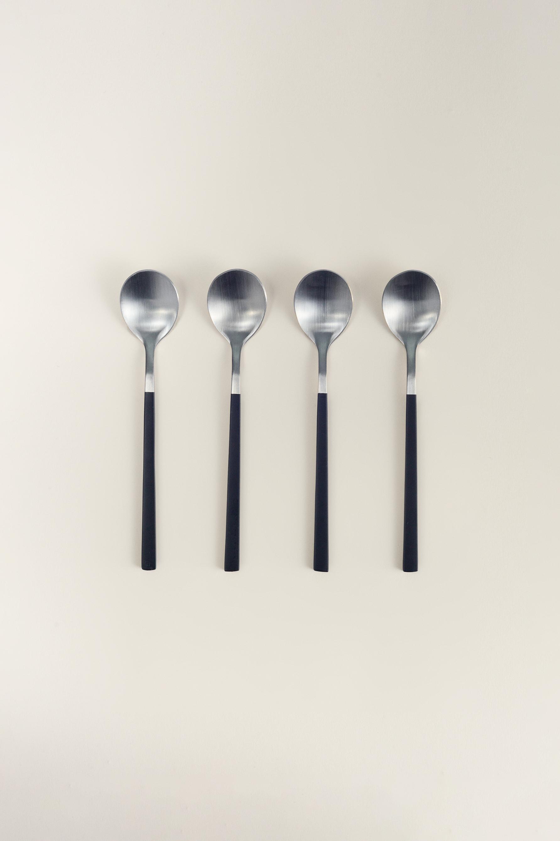 Pack 4 cucharillas detalle negro