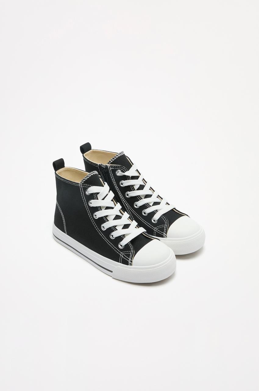 Sapatilha abotinada com biqueira Meias curtas Meias