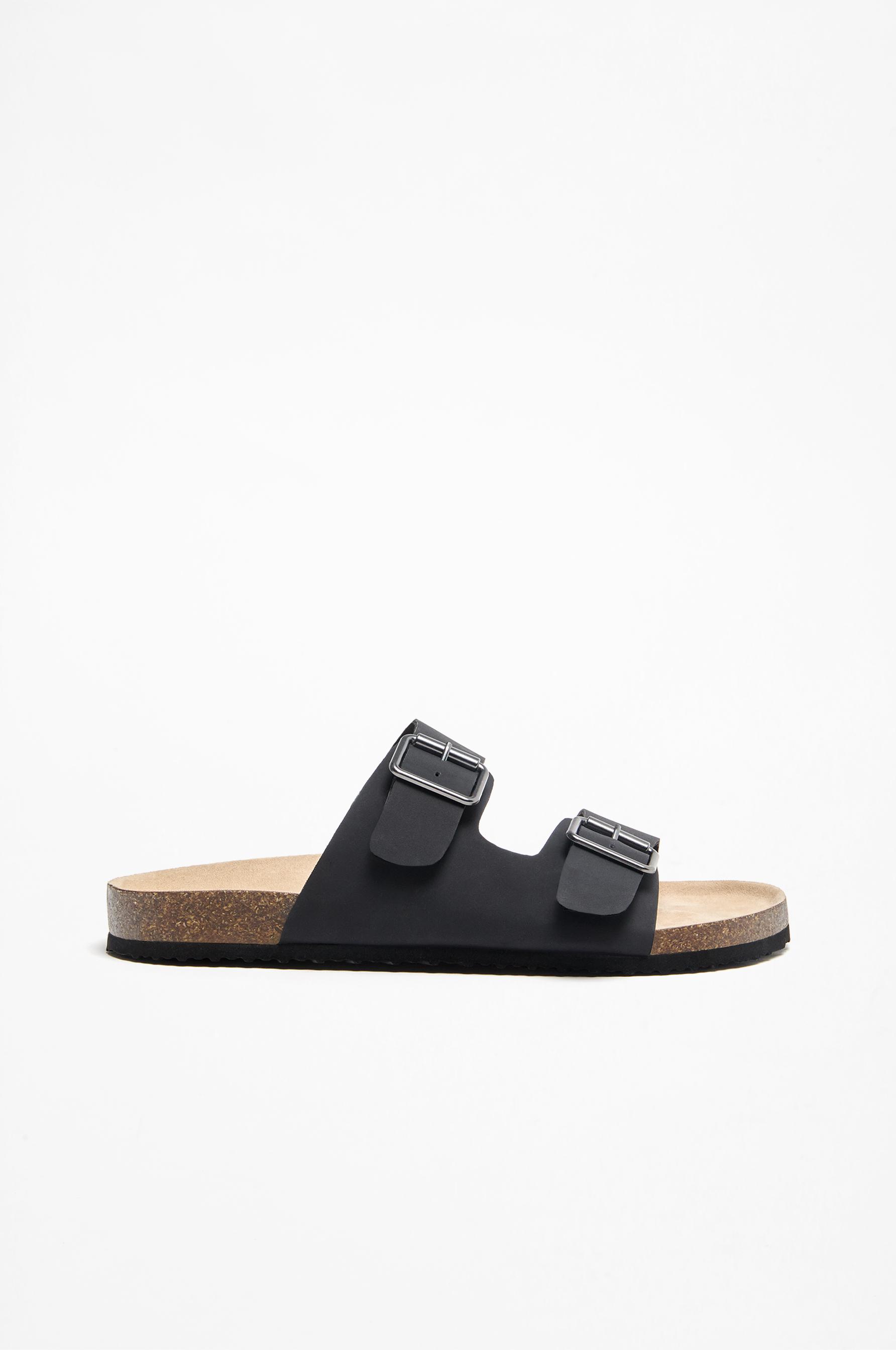 Sandalia confort hebillas