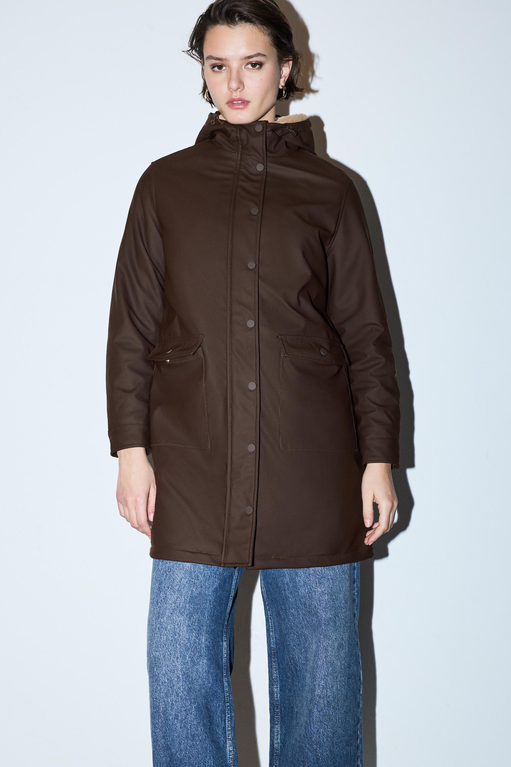 Parka engomada larga