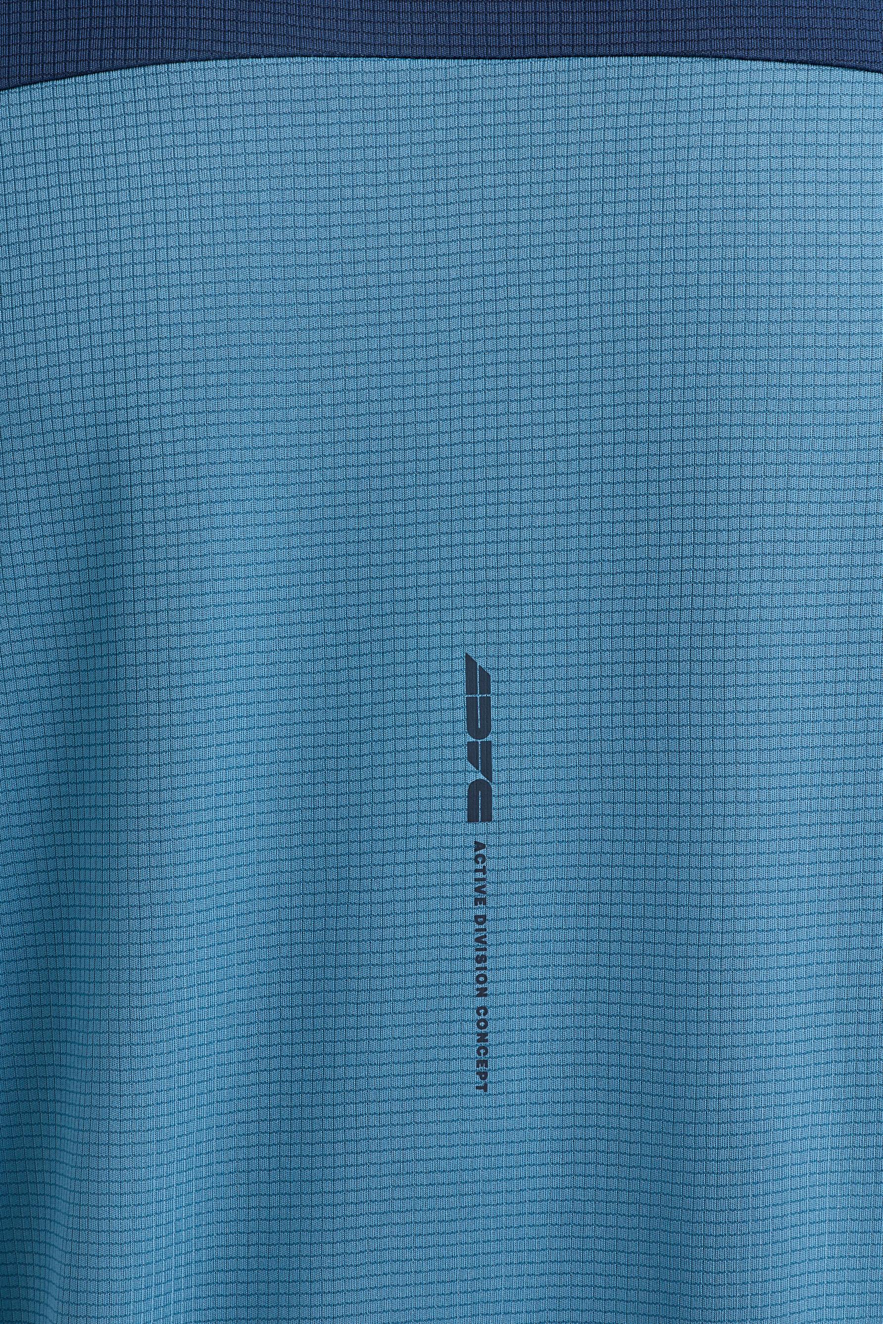 Sleeveless sports T-shirt — PALE BLUE