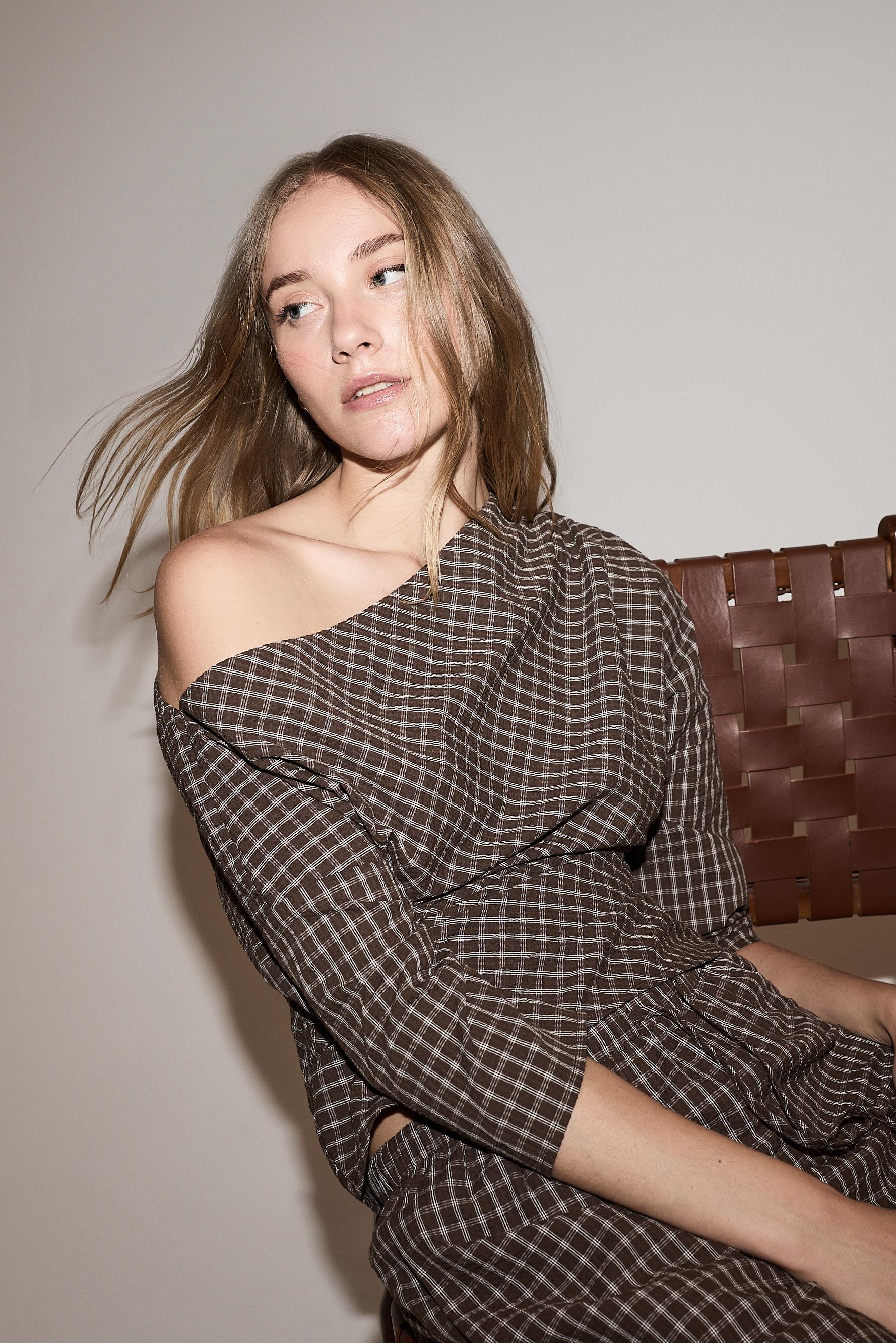 Asymmetric plaid top — BROWN