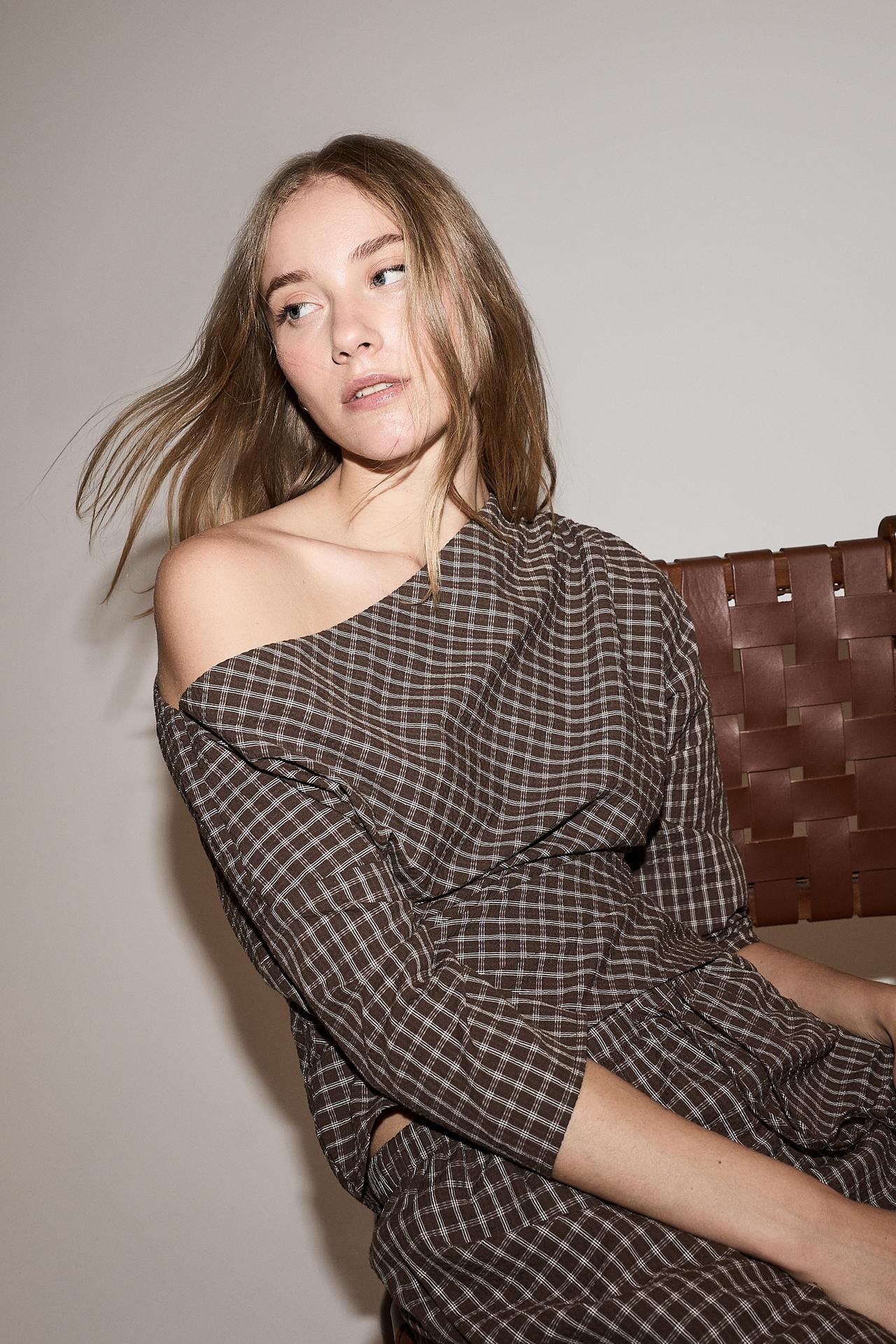Asymmetric plaid top — BROWN