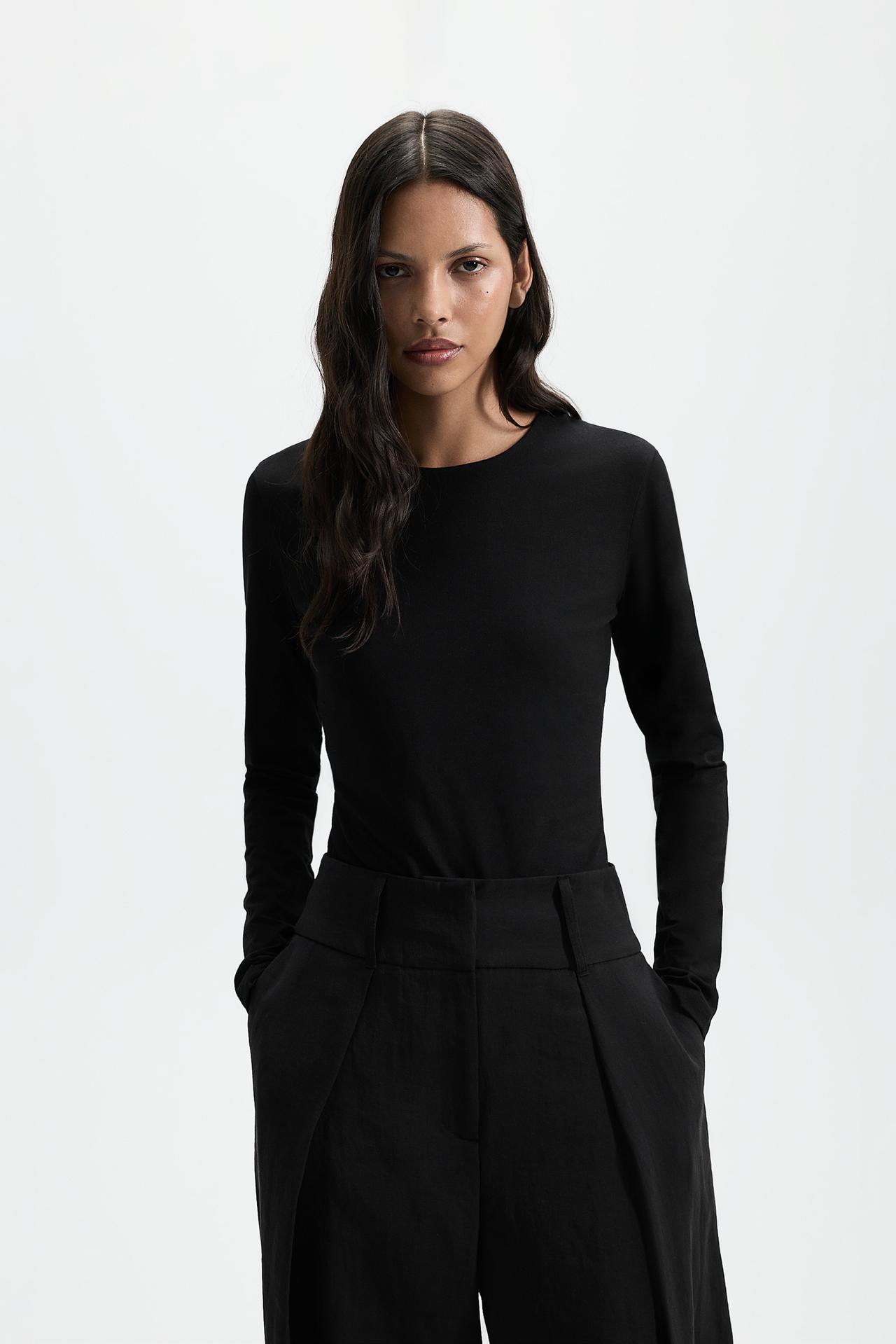 Round neck long sleeve T-shirt — BLACK