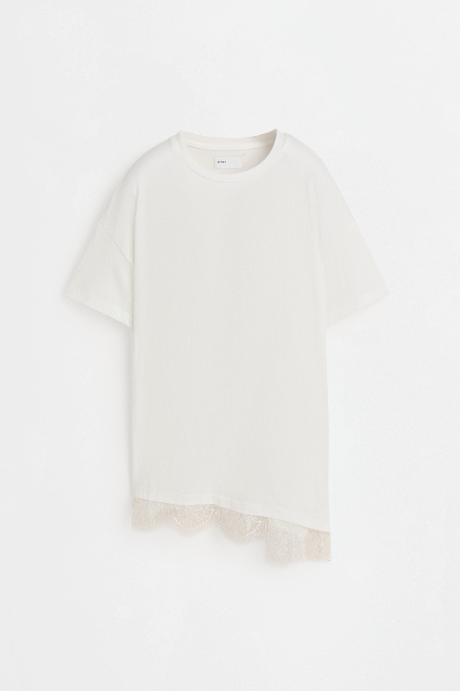 Camiseta bajo encaje