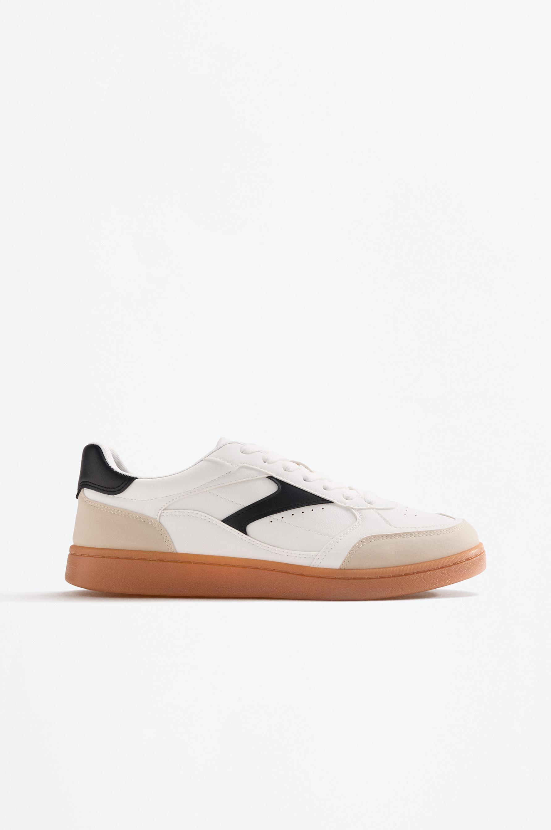 CARAMEL FLAT SLIPPERS — BLACK