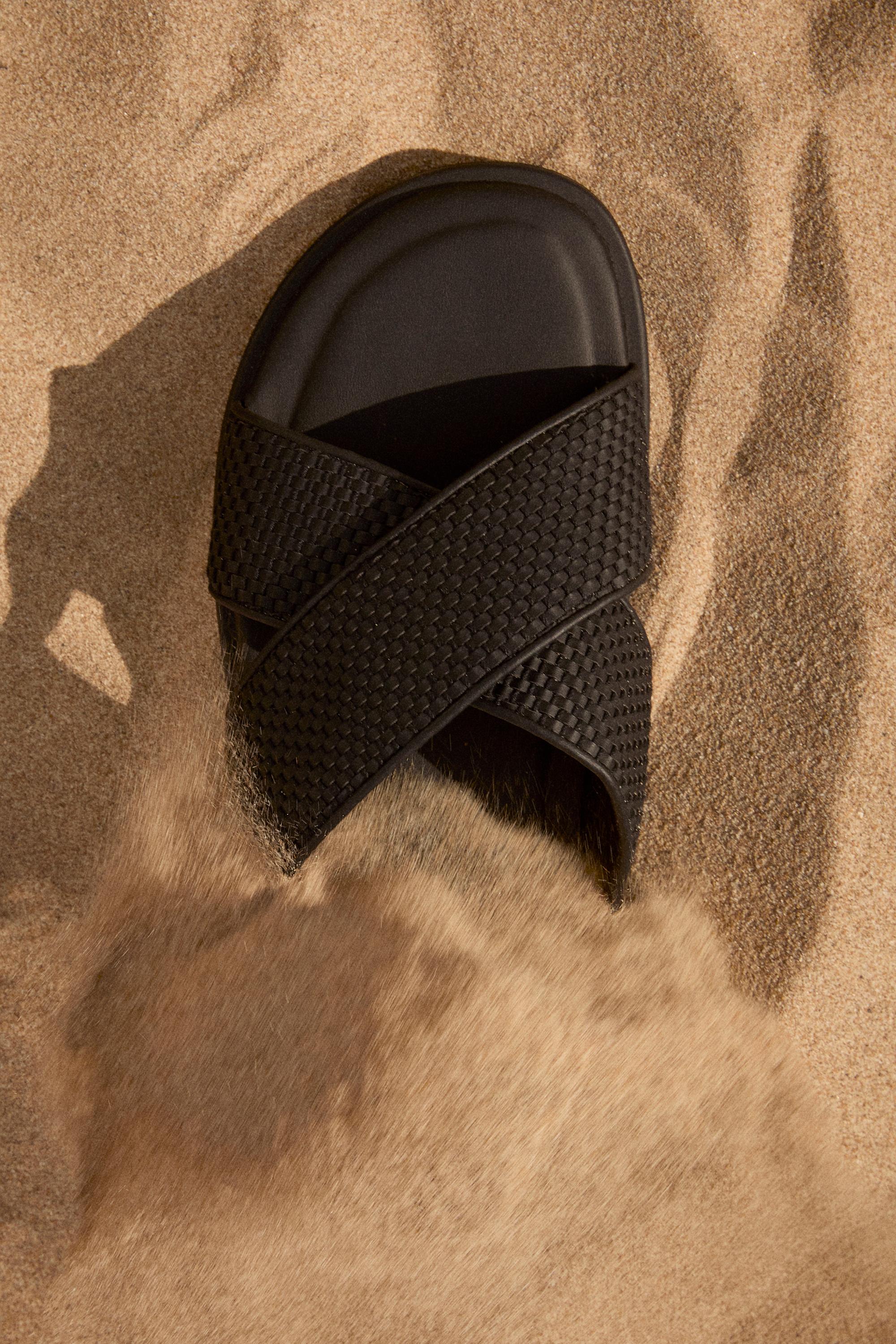 Crossed braided strap sandals — BLACK
