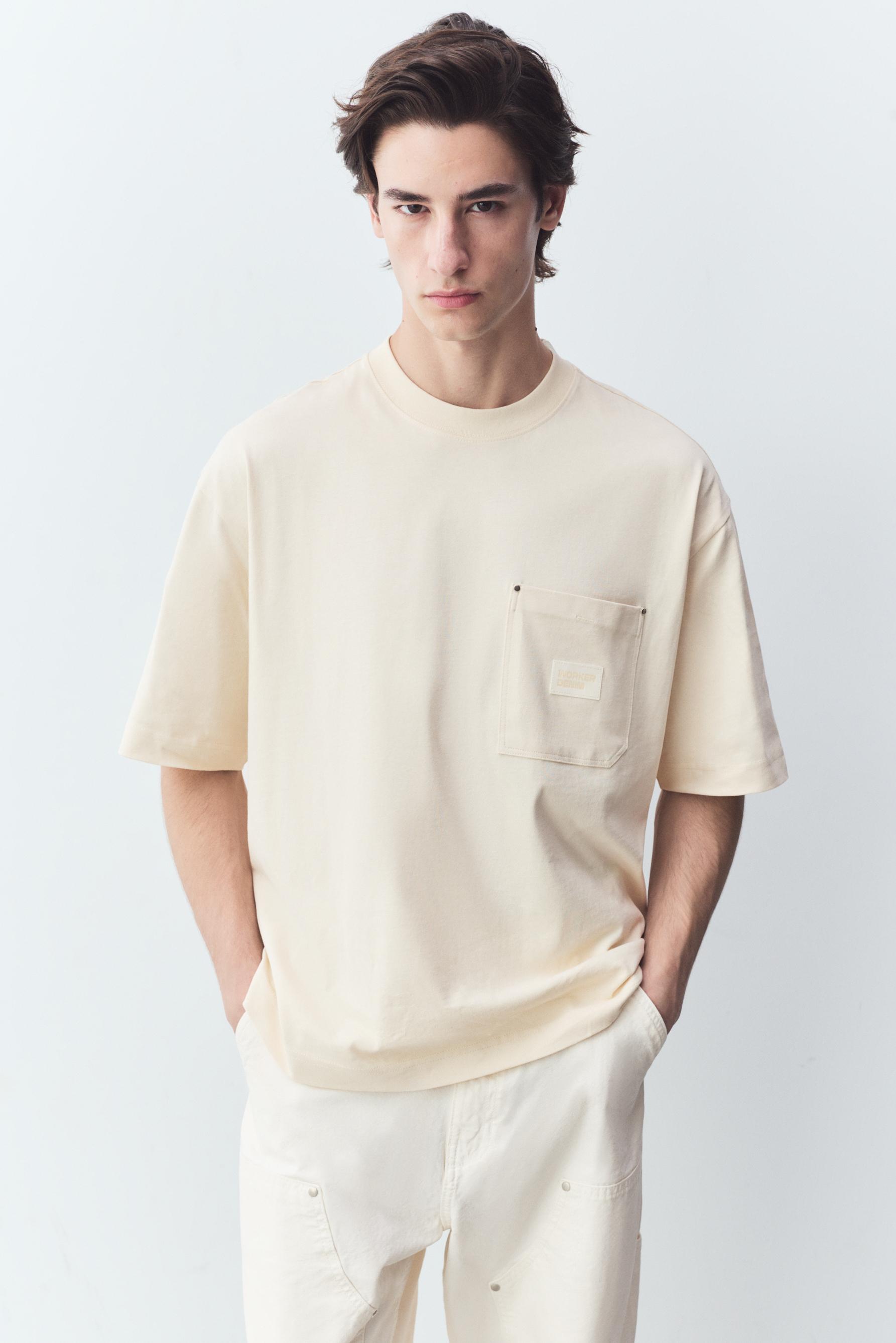 Camiseta oversize bolsillo