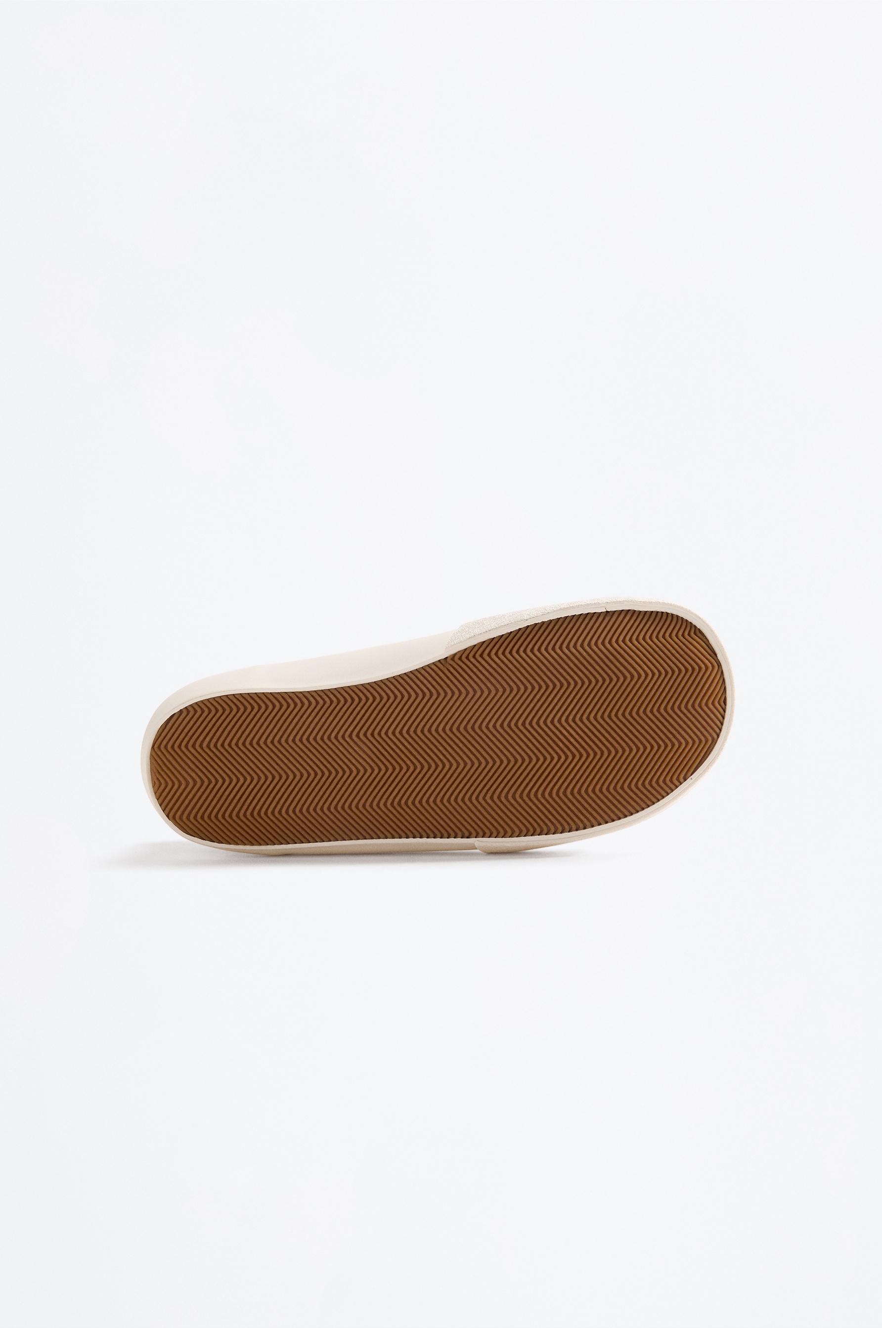 BAREFOOT SPORTS SHOE — WHITE