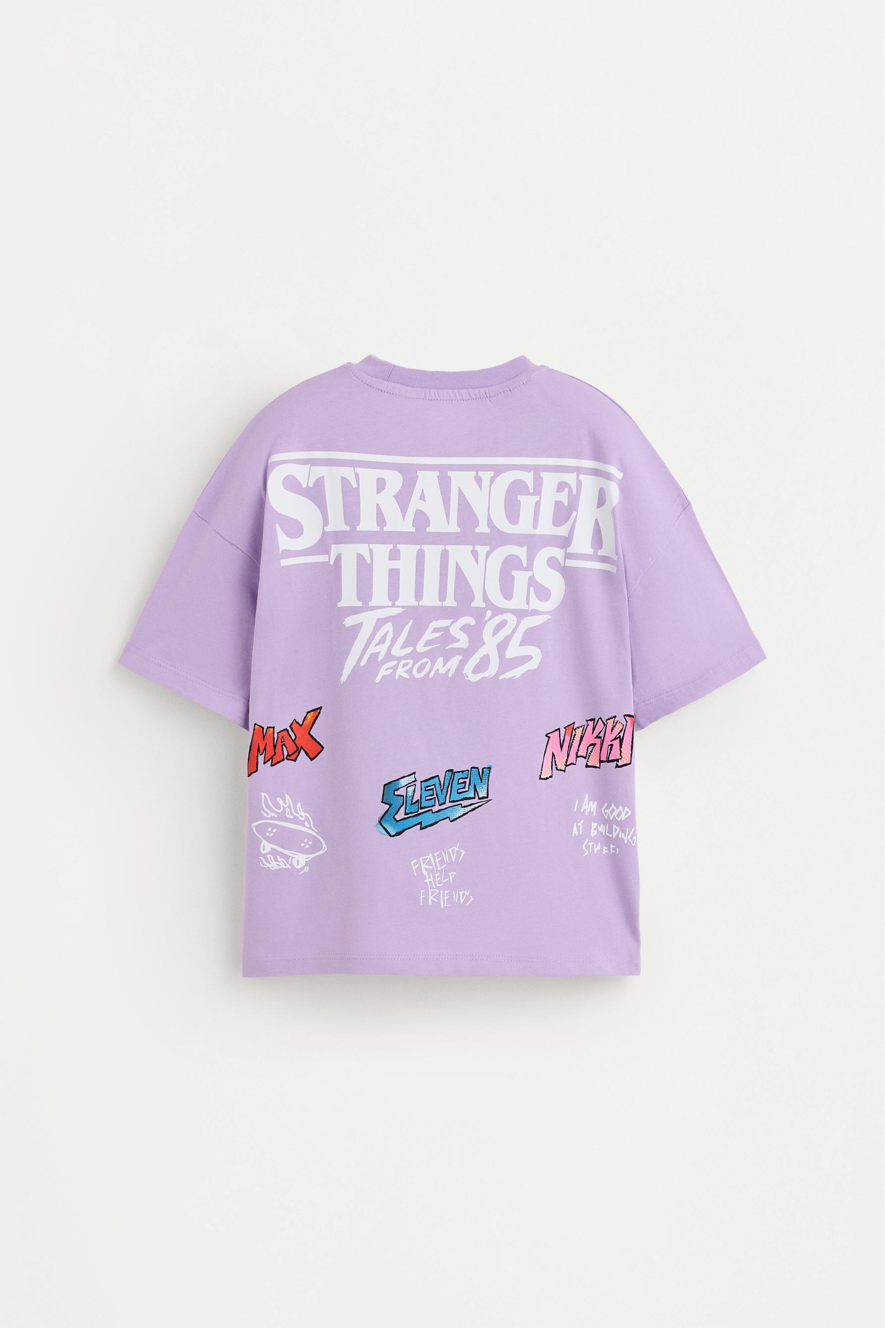 Stranger Things™/© Netflix back maxi print T-shirt — MAUVE