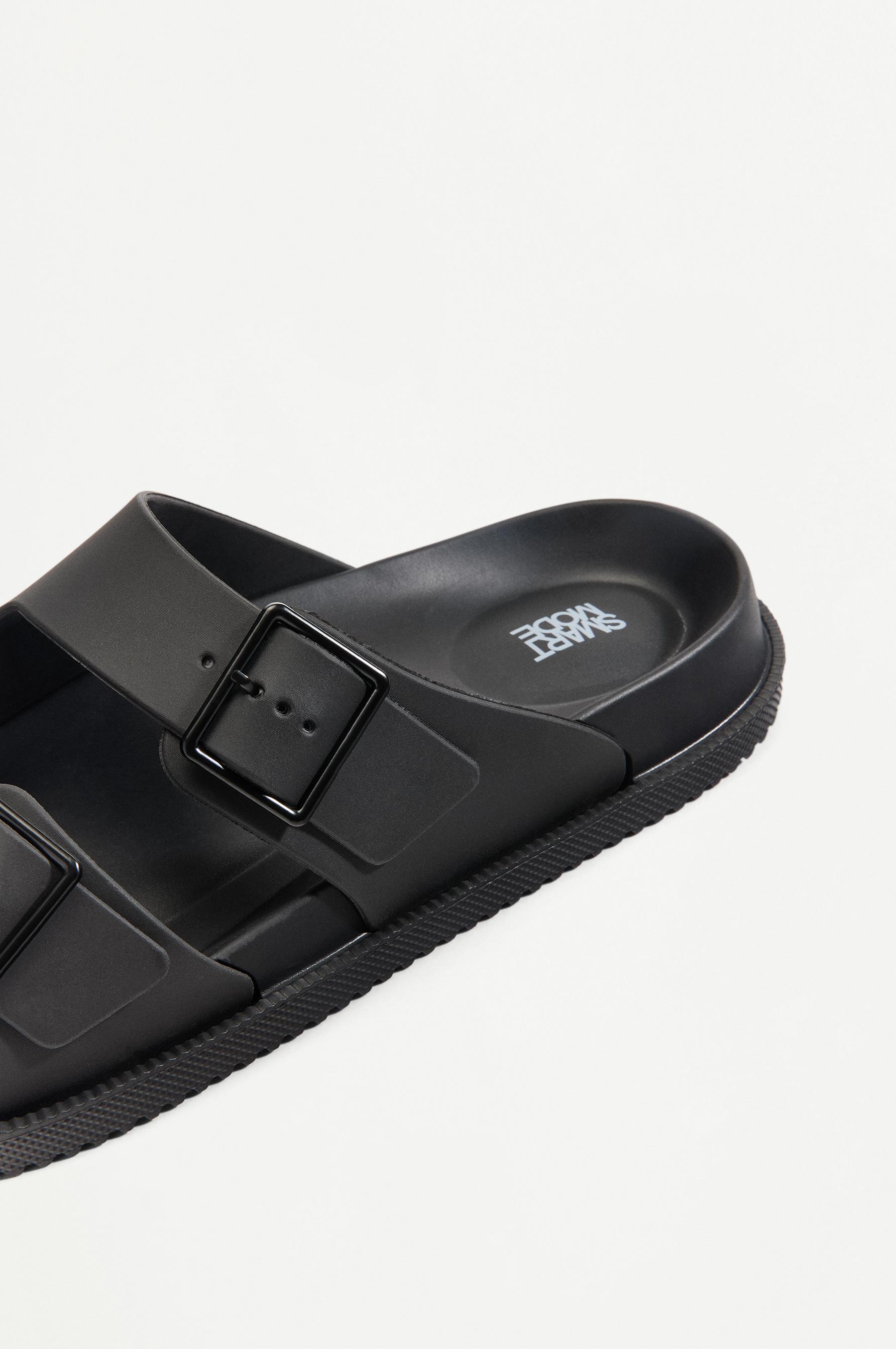Comfort buckle sandals — BLACK