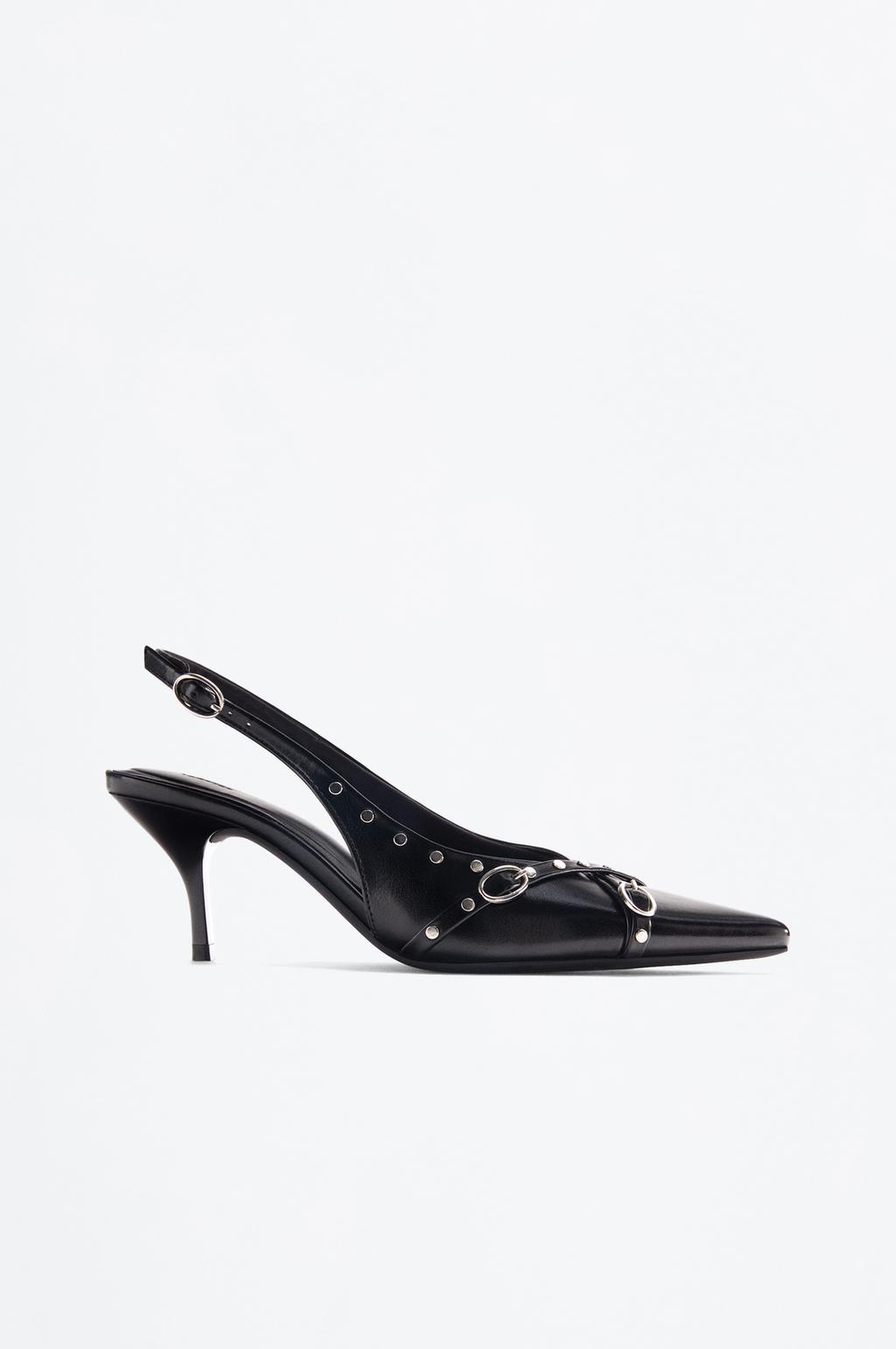 Zapato tacón tachas