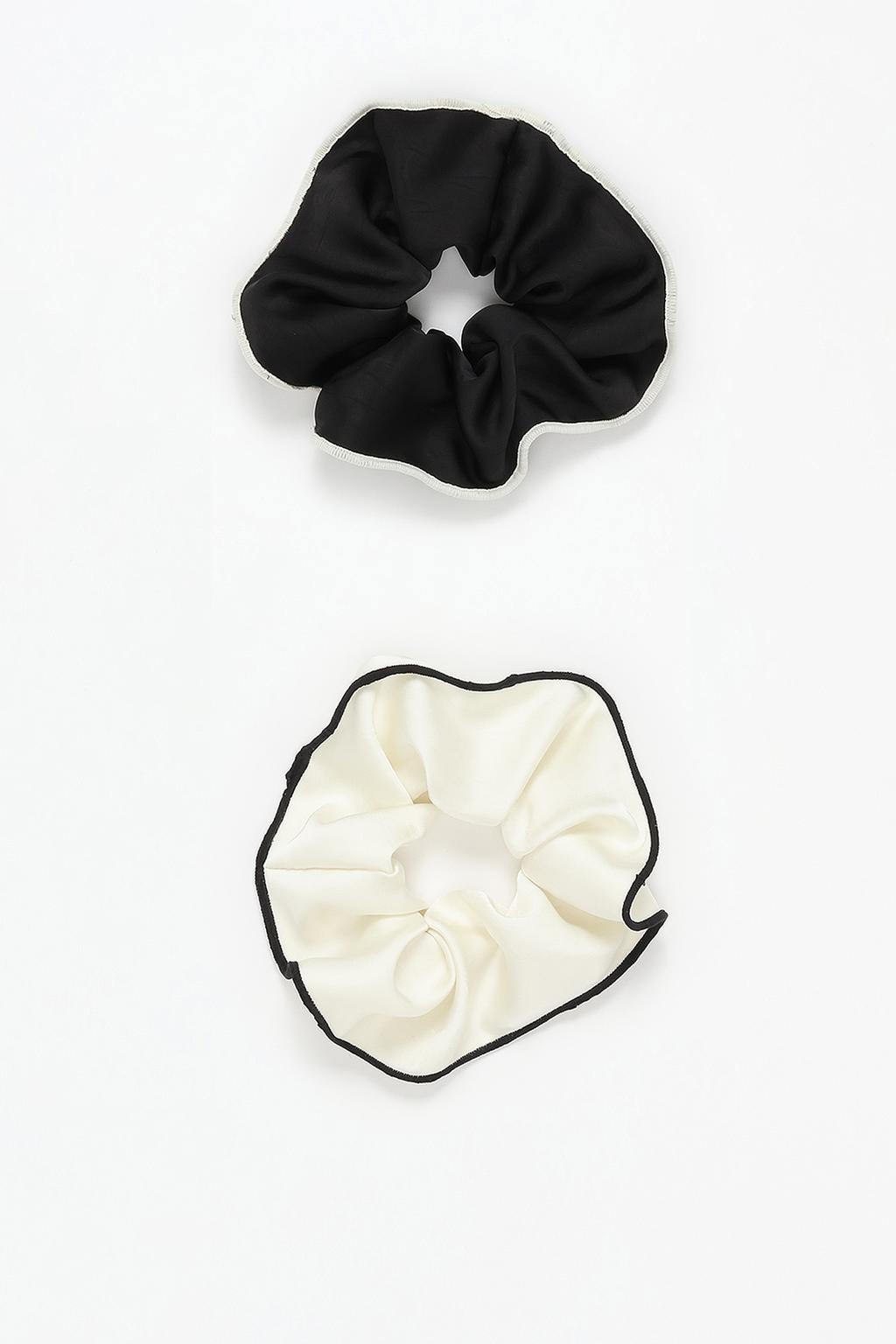 2-pack of satin scrunchies