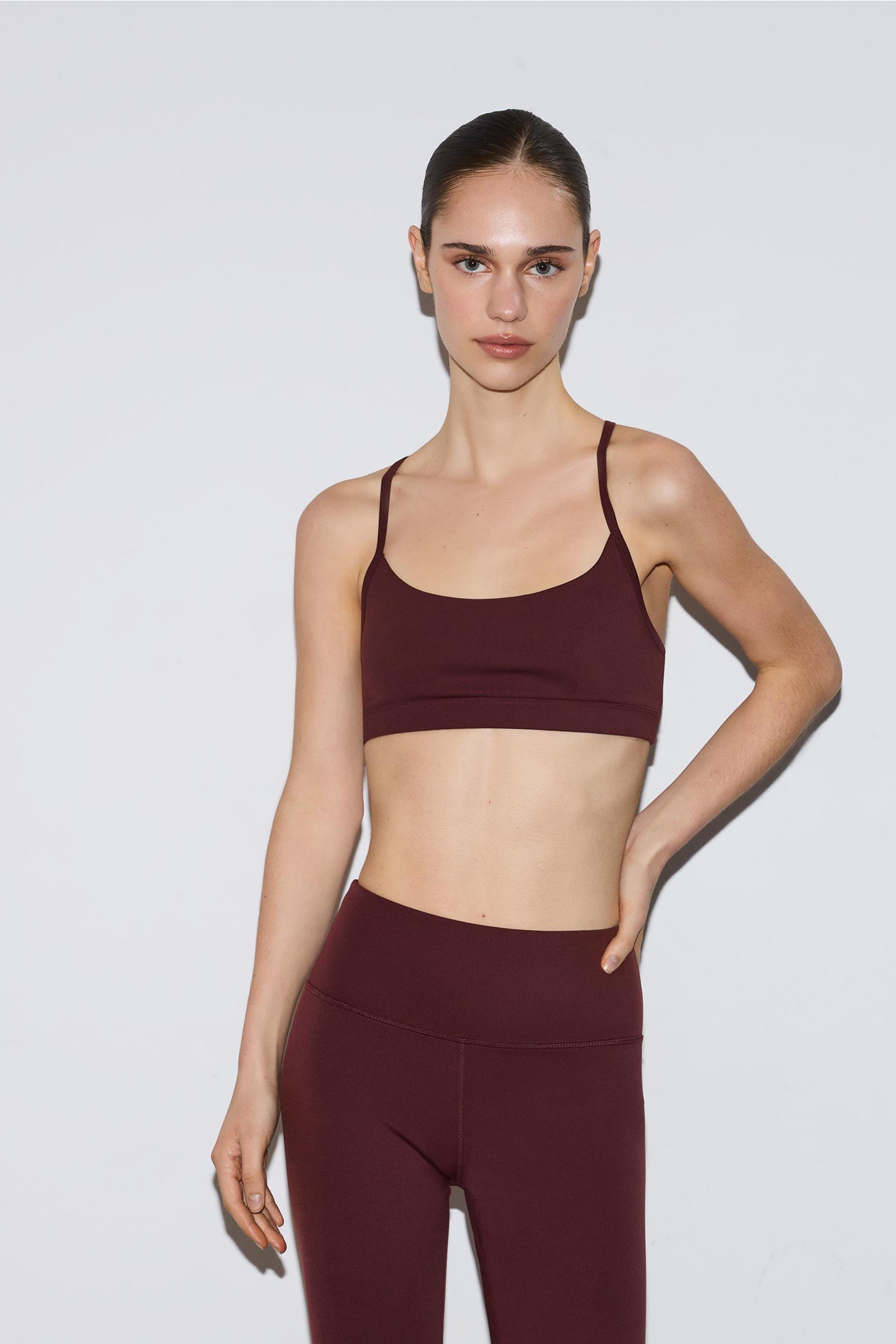 Top deportivo detalle trasero