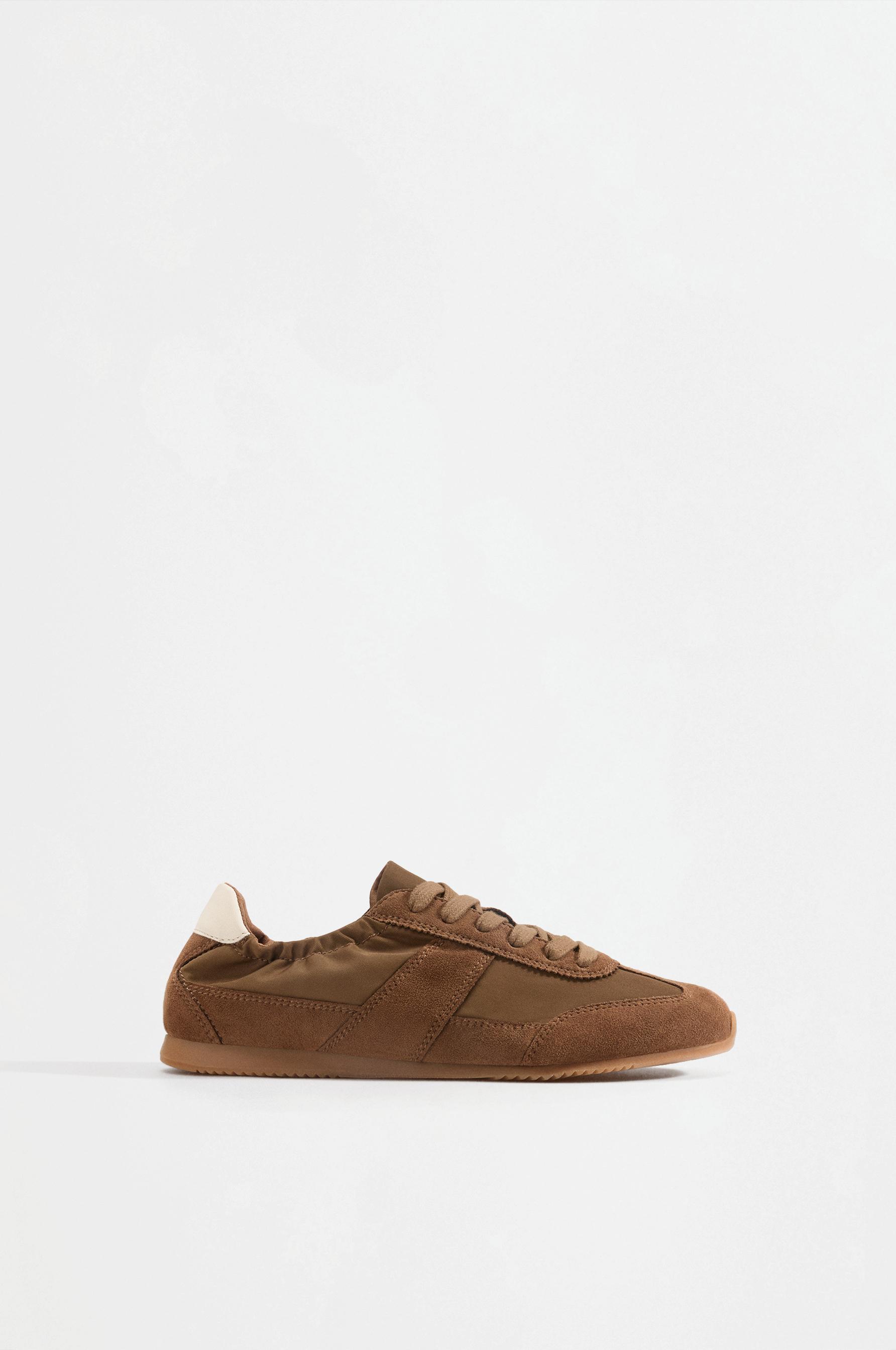 Sneakers — BROWN