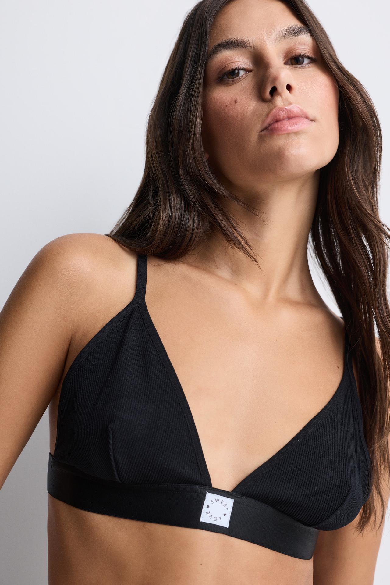 Seamless triangle top — BLACK