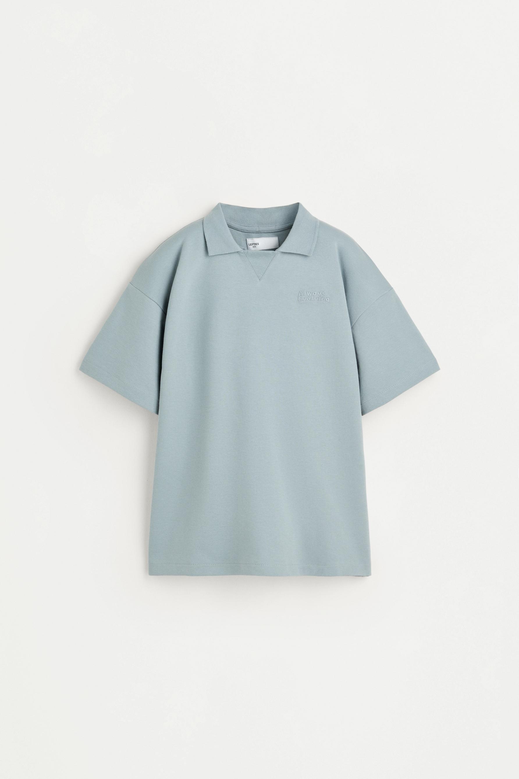 Interlock polo shirt with text — STEEL BLUE