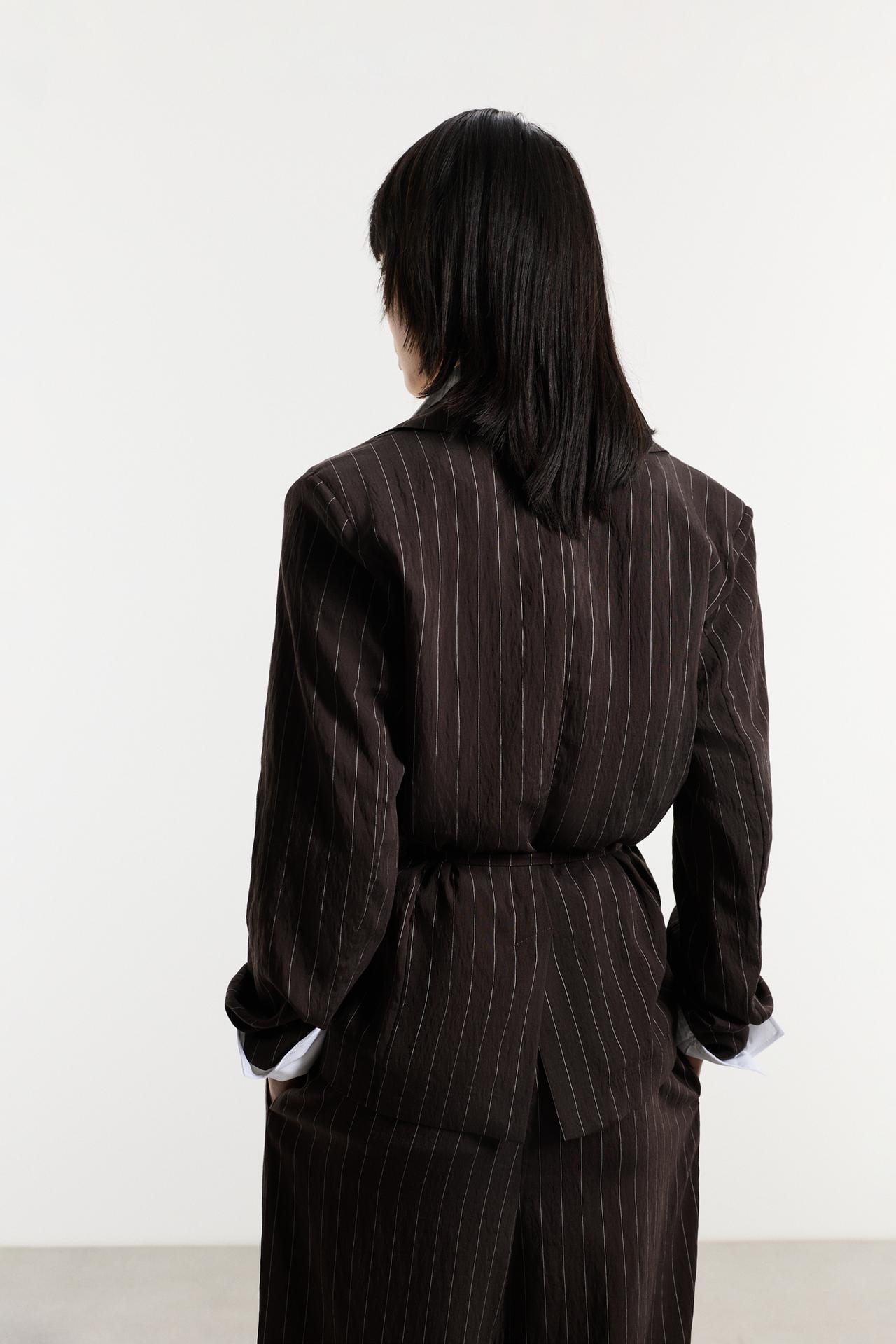 Striped blazer with tie — DARK BROWN