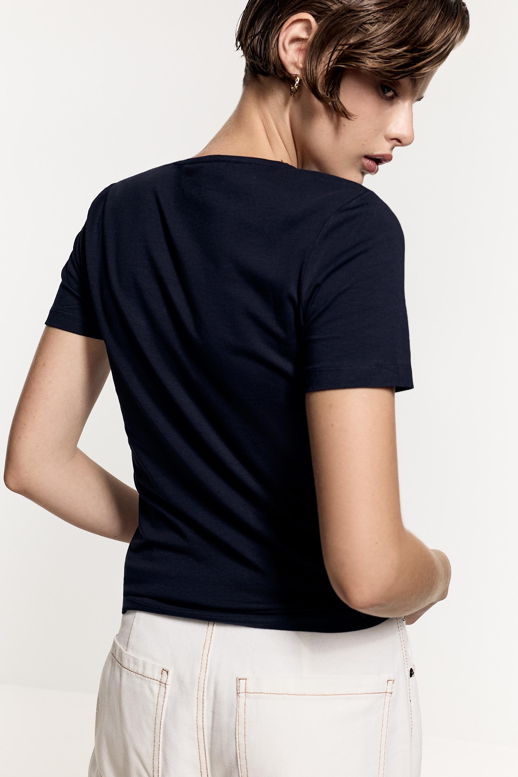 Round neck T-shirt — NAVY