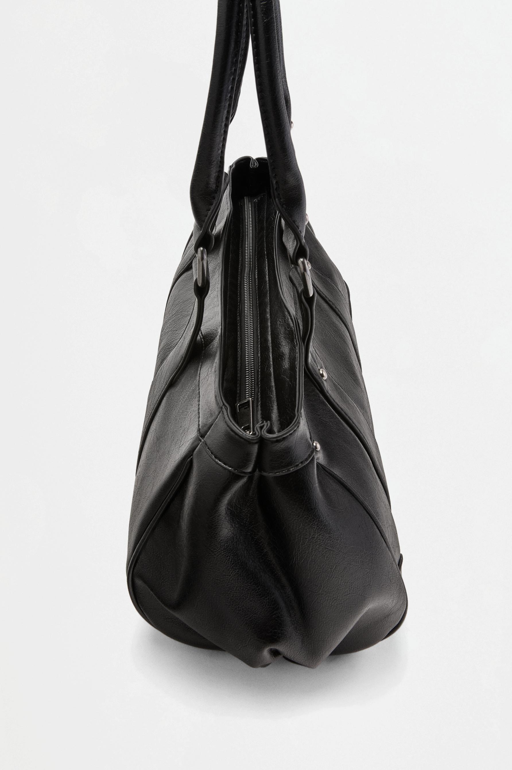 Elongated shoulder bag — BLACK