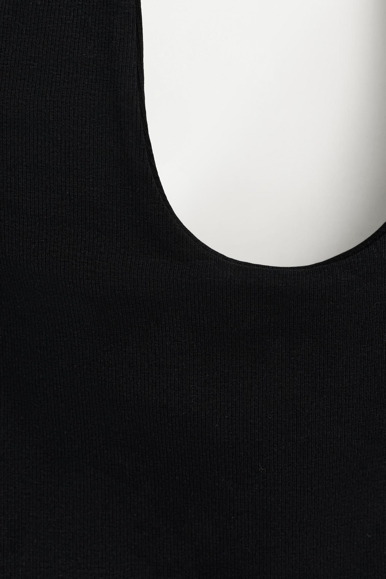 Basic ribbed halter top — BLACK