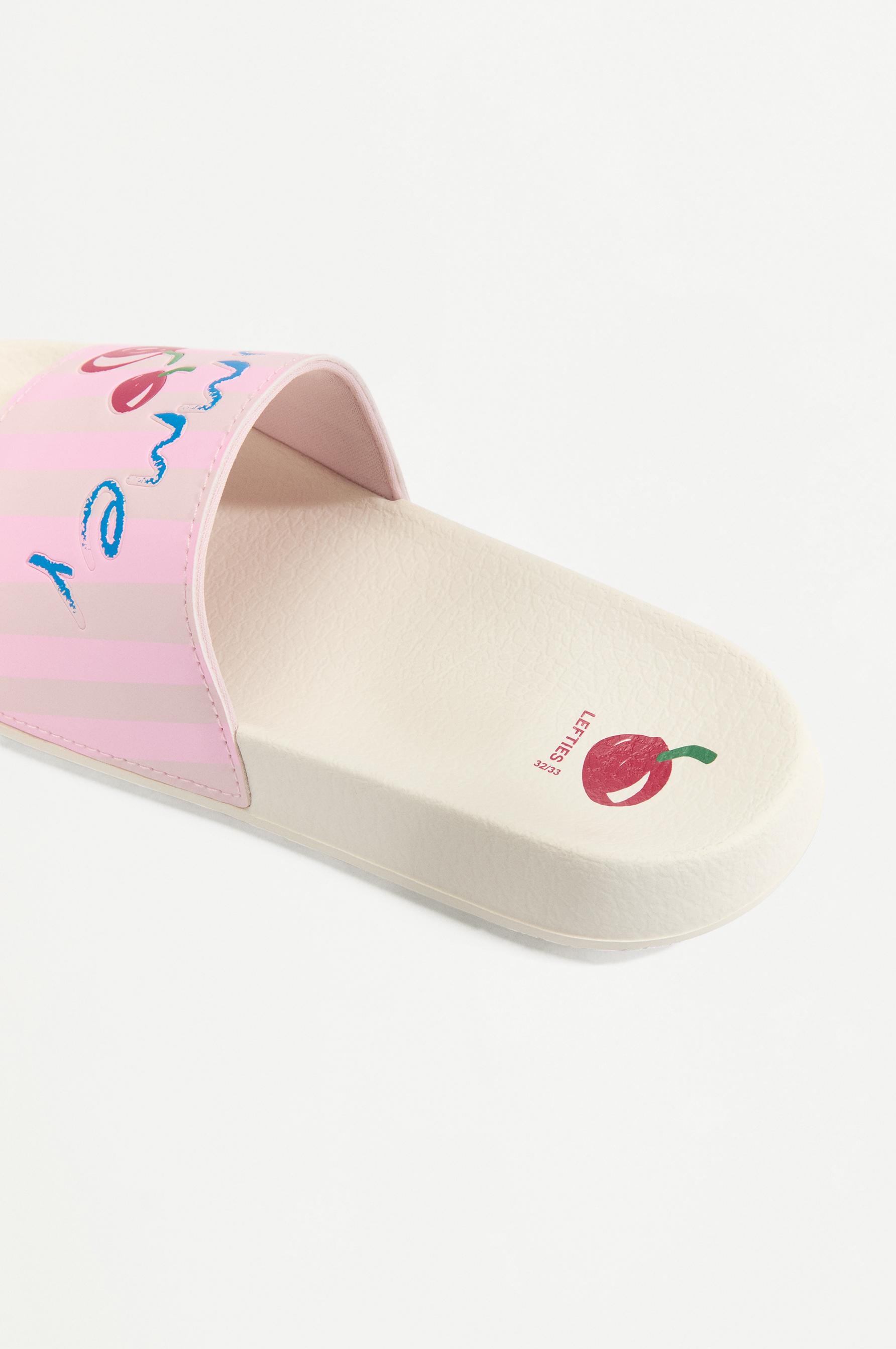 PRINTED BATHROOM SANDALS — PALE PINK
