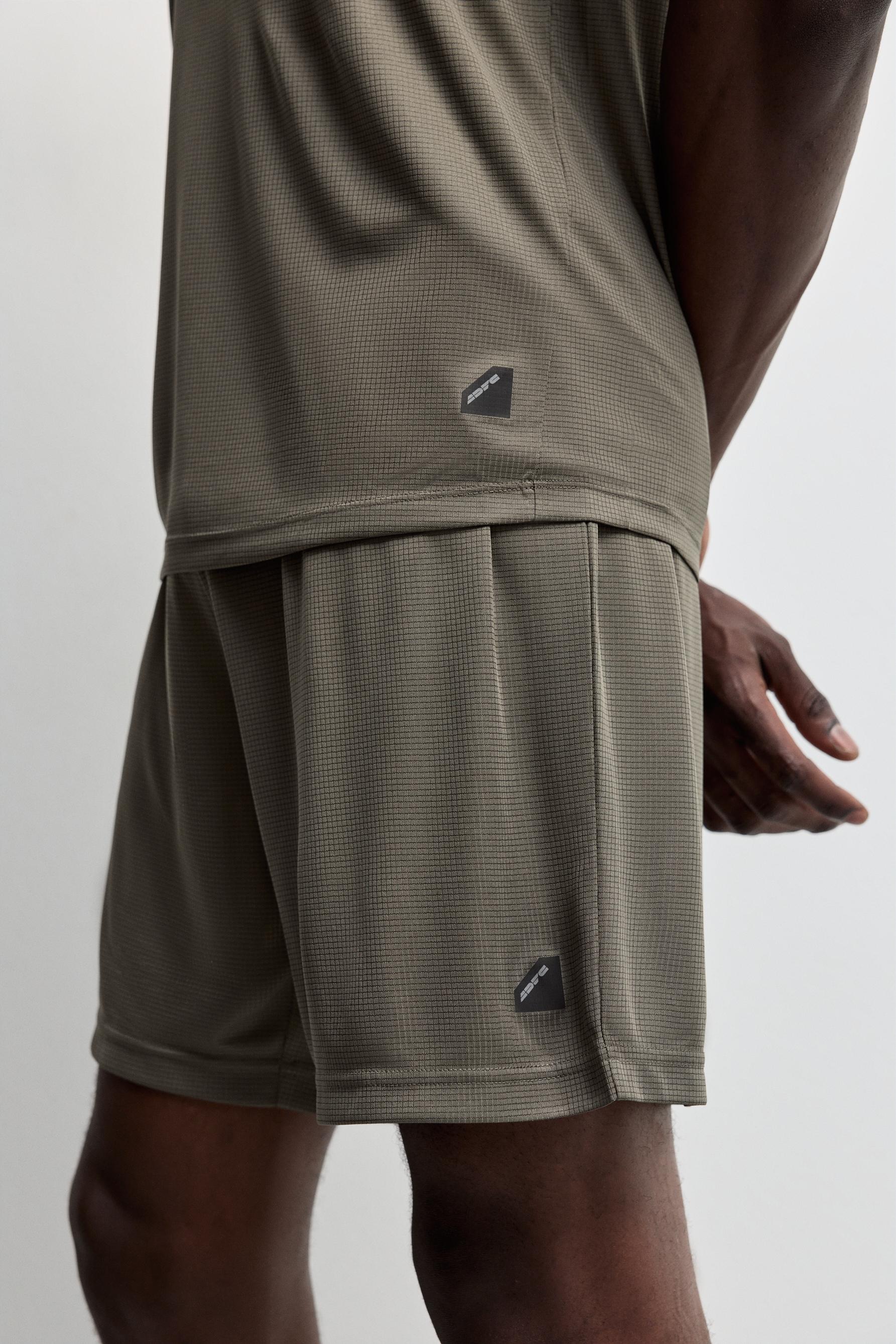 Bermuda sports shorts — DARK GREEN