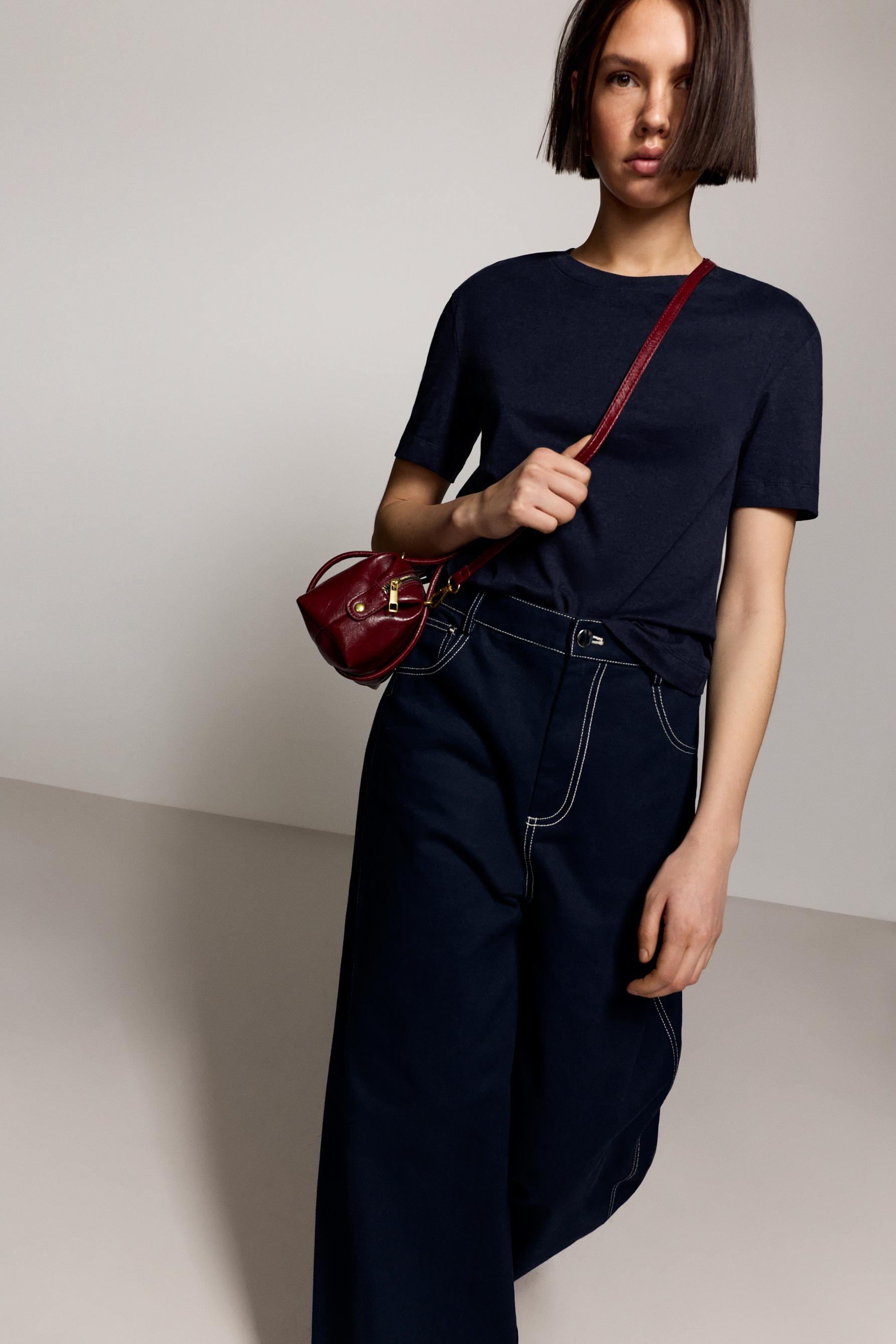 Basic round neck T-shirt — NAVY
