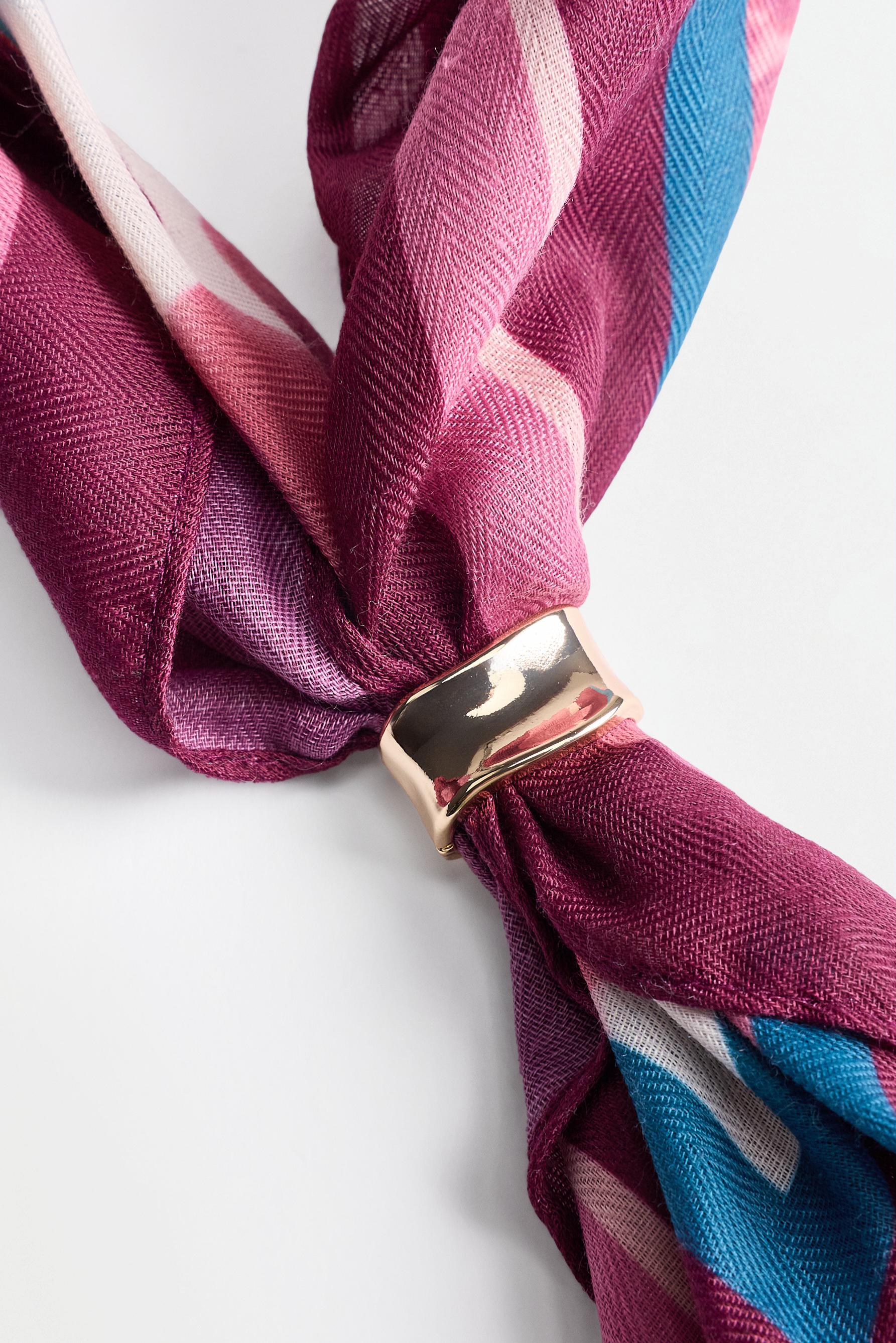 Floral print scarf with metal detail — PINK