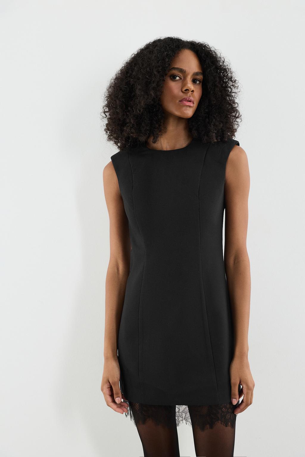 Short dress with padded shoulders and lace