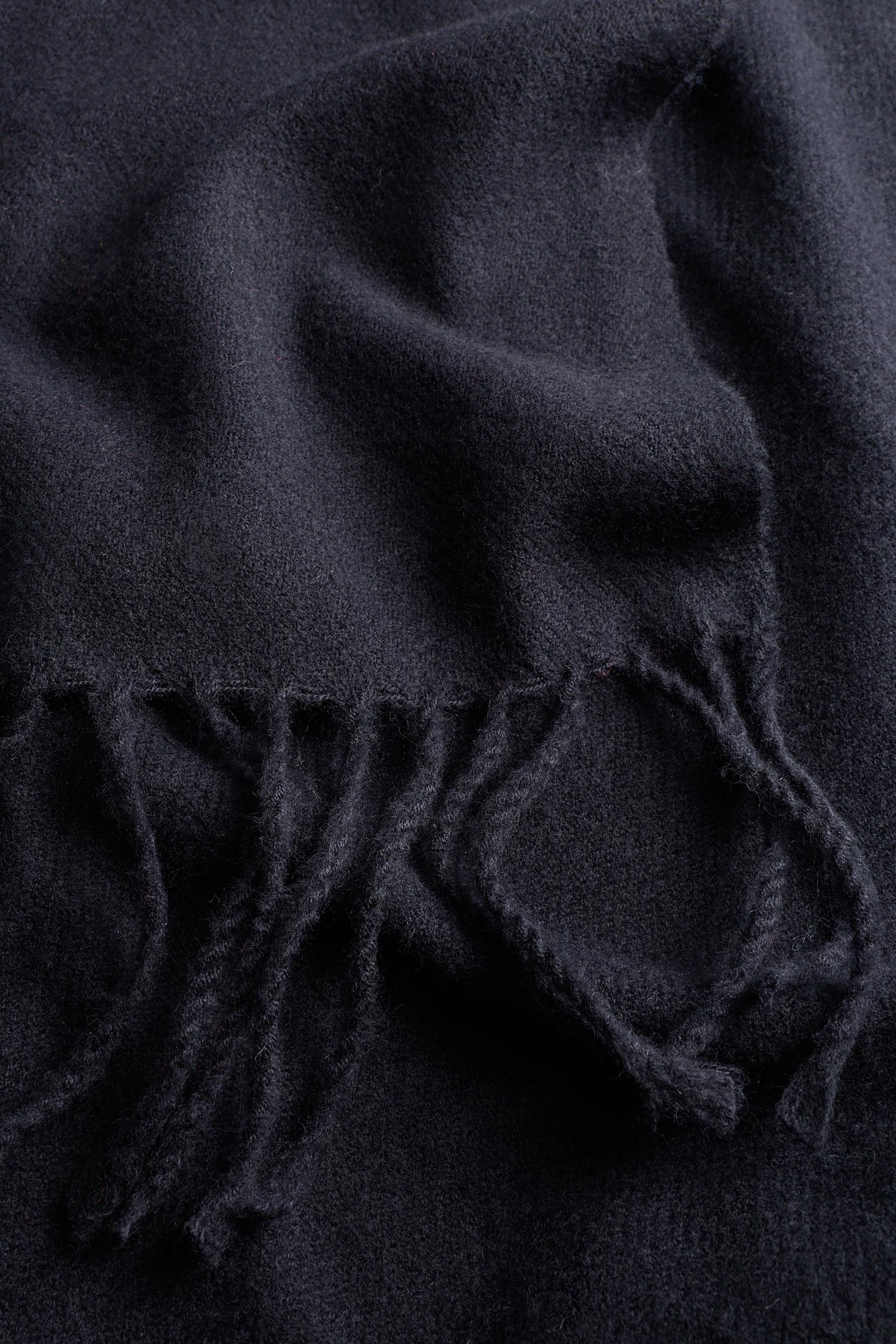 Plain fringed scarf — BLACK